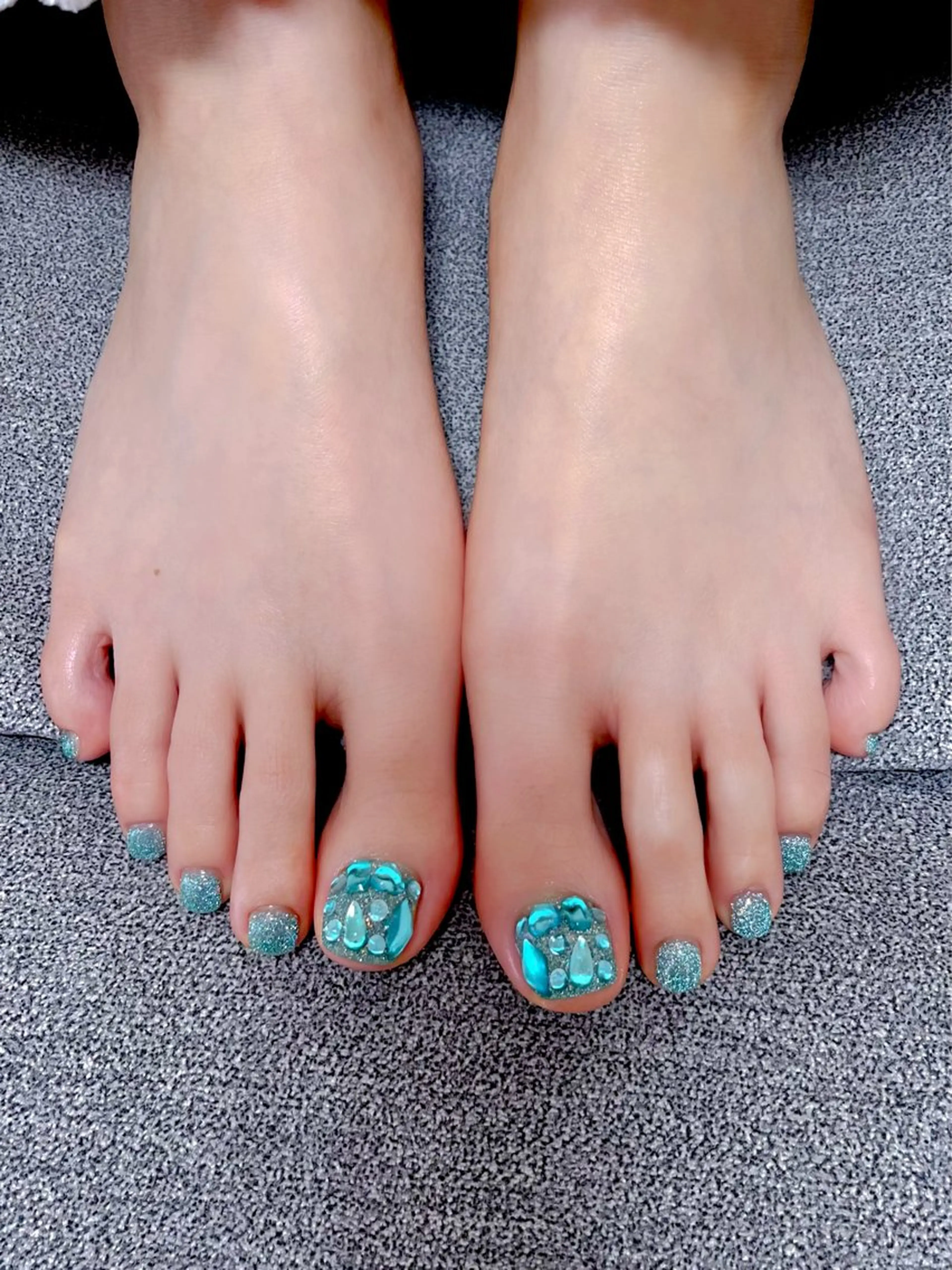 ネイル フットネイル キラキラネイル マグネットネイル ワンカラーネイル スカルプネイル nine.🦋 YUKOのネイルデザイン