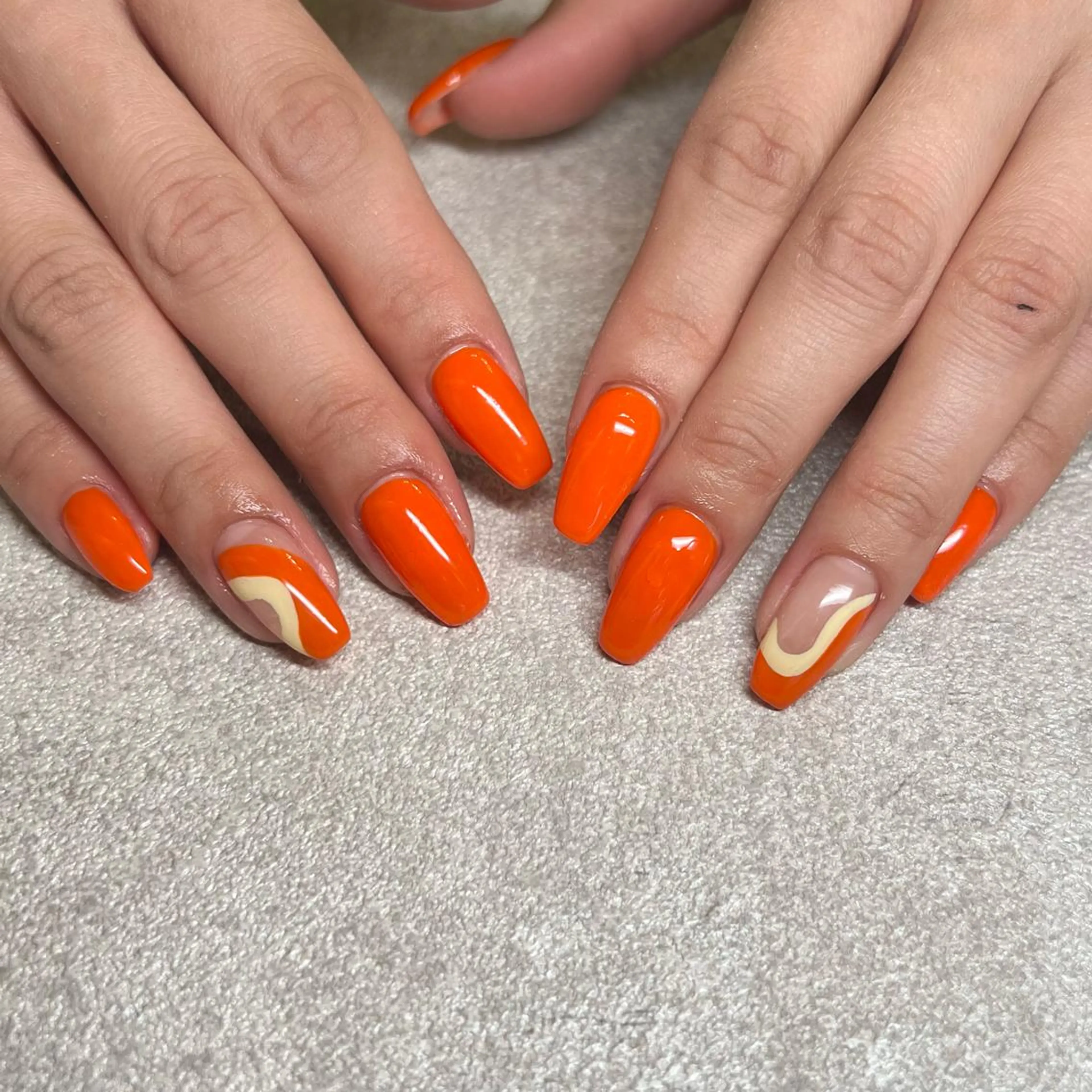 ネイル 《カメレオン》 西田美輝のヘアスタイル