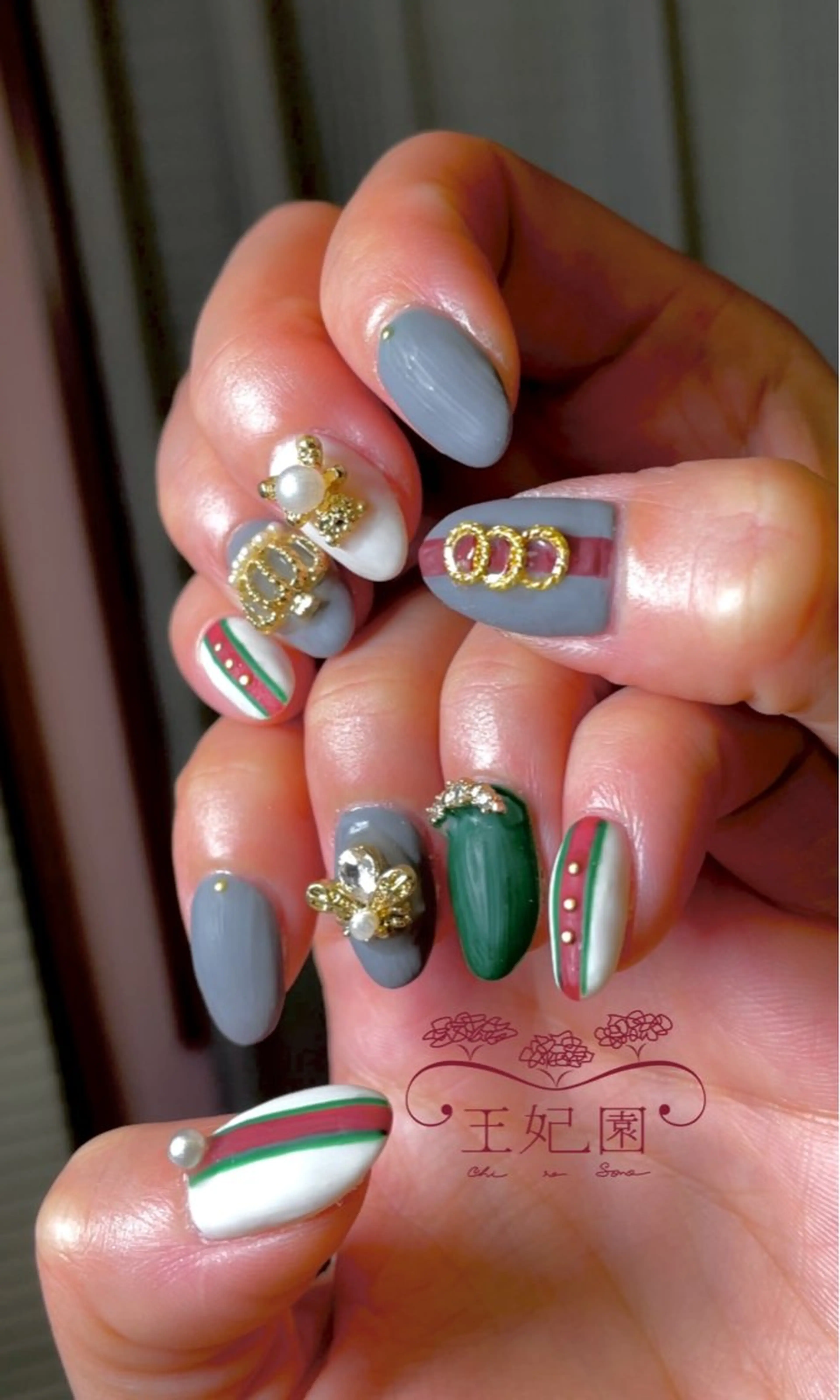 ネイル フラッシュネイル フレンチネイル ガラスフレンチ 冬ネイル クリスマス nail salon王妃の園所属・王妃の園 ohinosonoのネイルデザイン