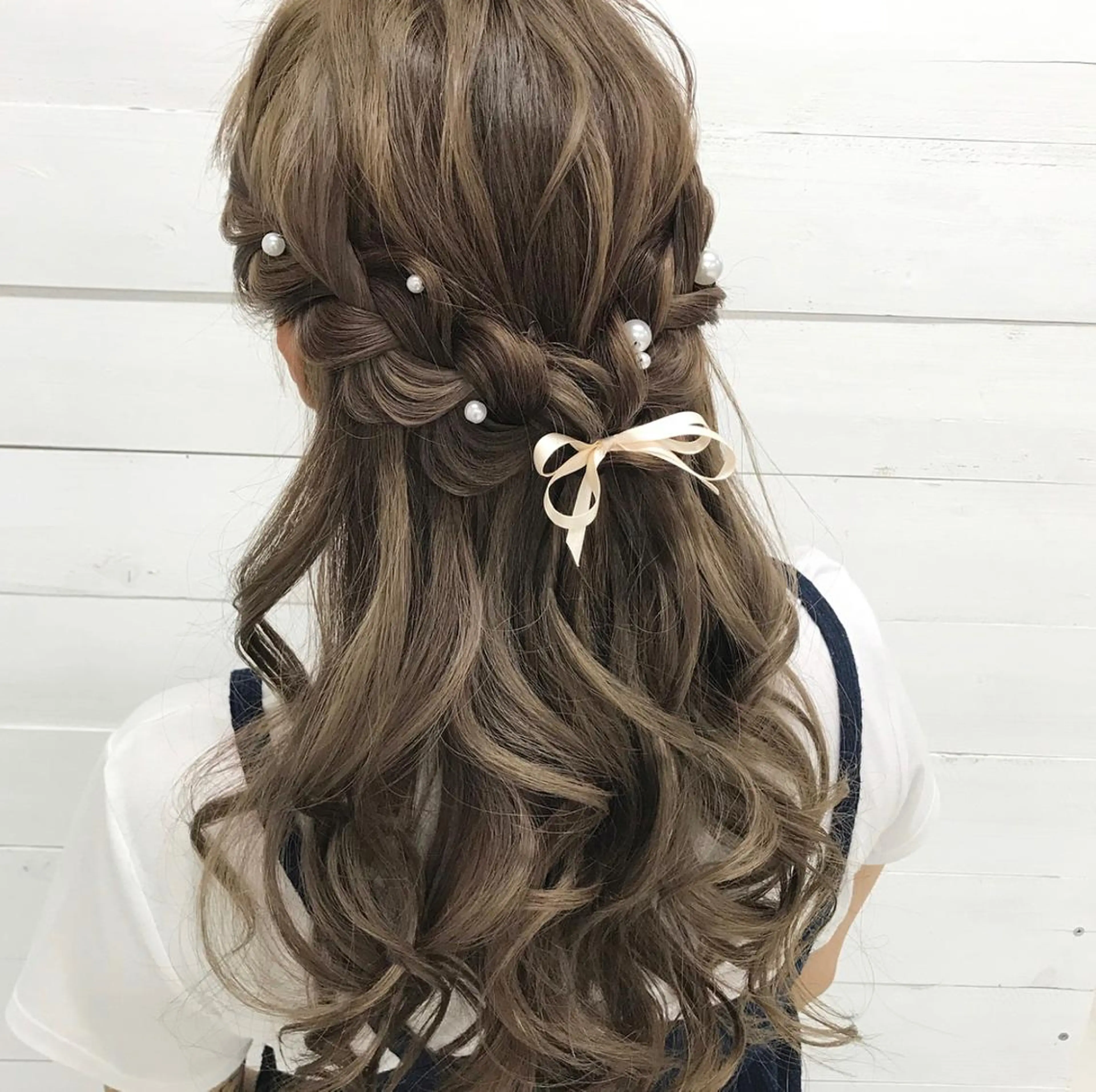 セミロング カレンダー 弁天町Tomoのヘアスタイル