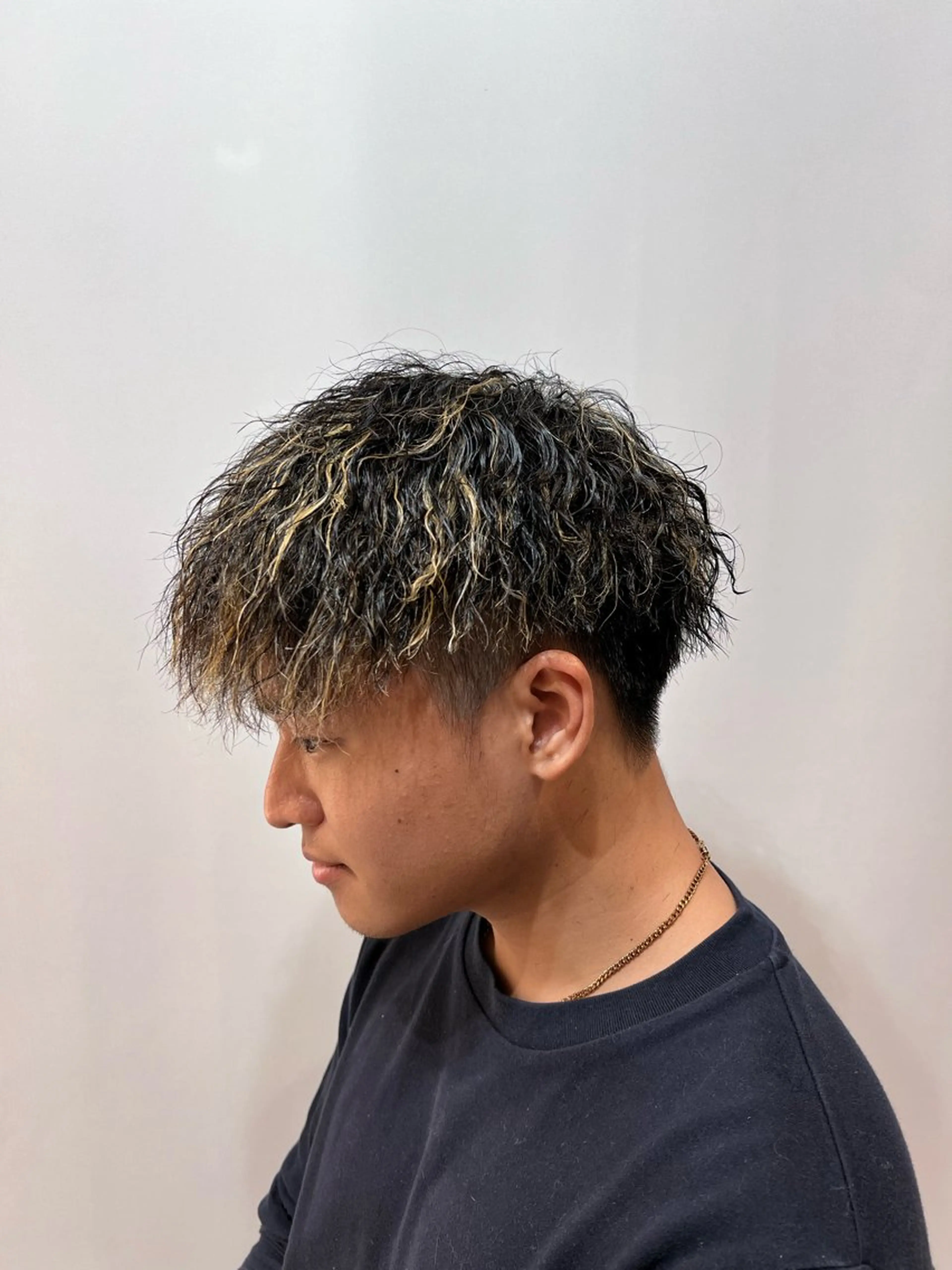 カラー パーマ メンズ メンズメッシュ メンズパーマ 波巻きパーマ メッシュ メンズパーマ、スパ イキー、上野星也のヘアスタイル