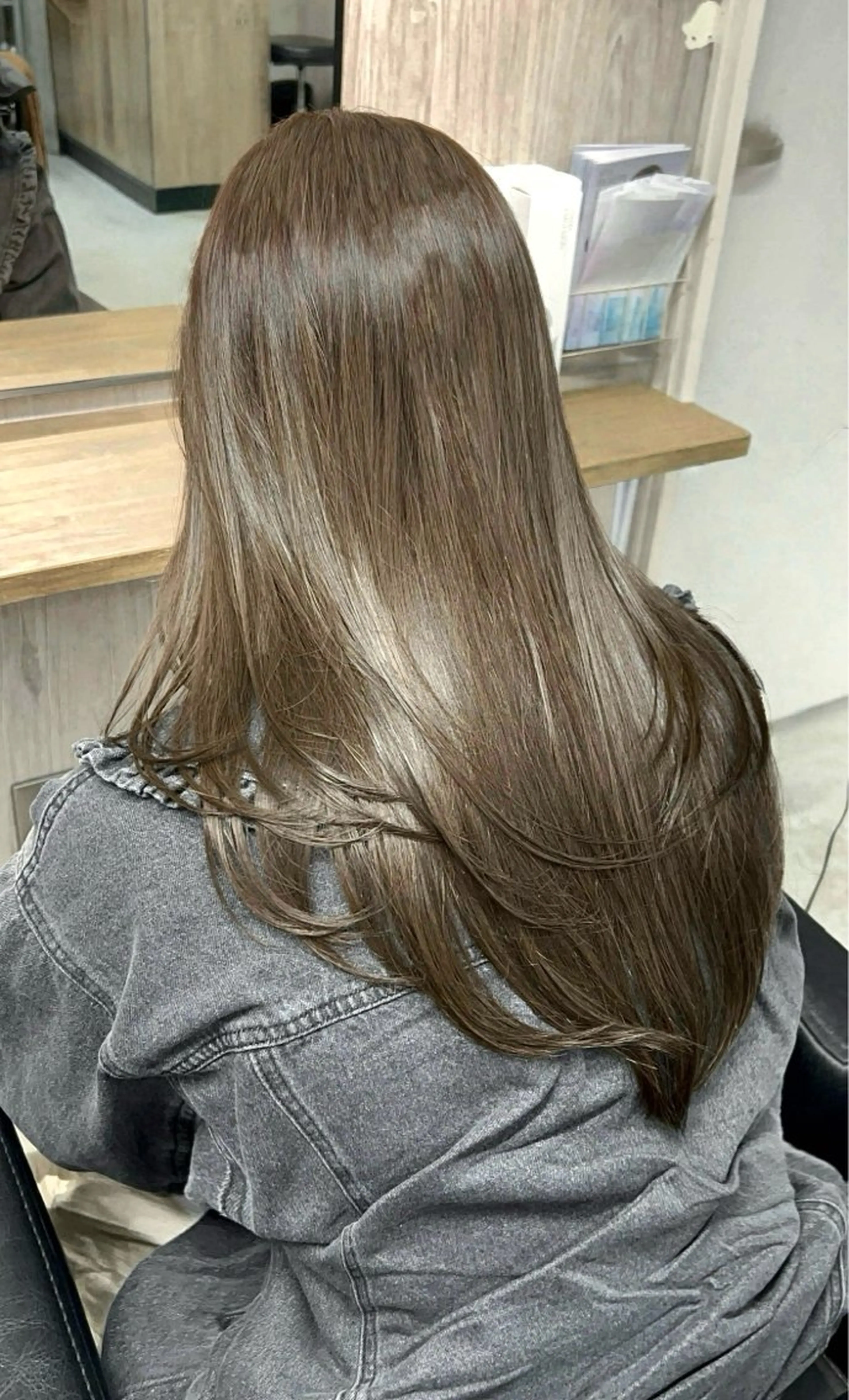 ロング レイヤーカット カット lafit kaedeのヘアスタイル