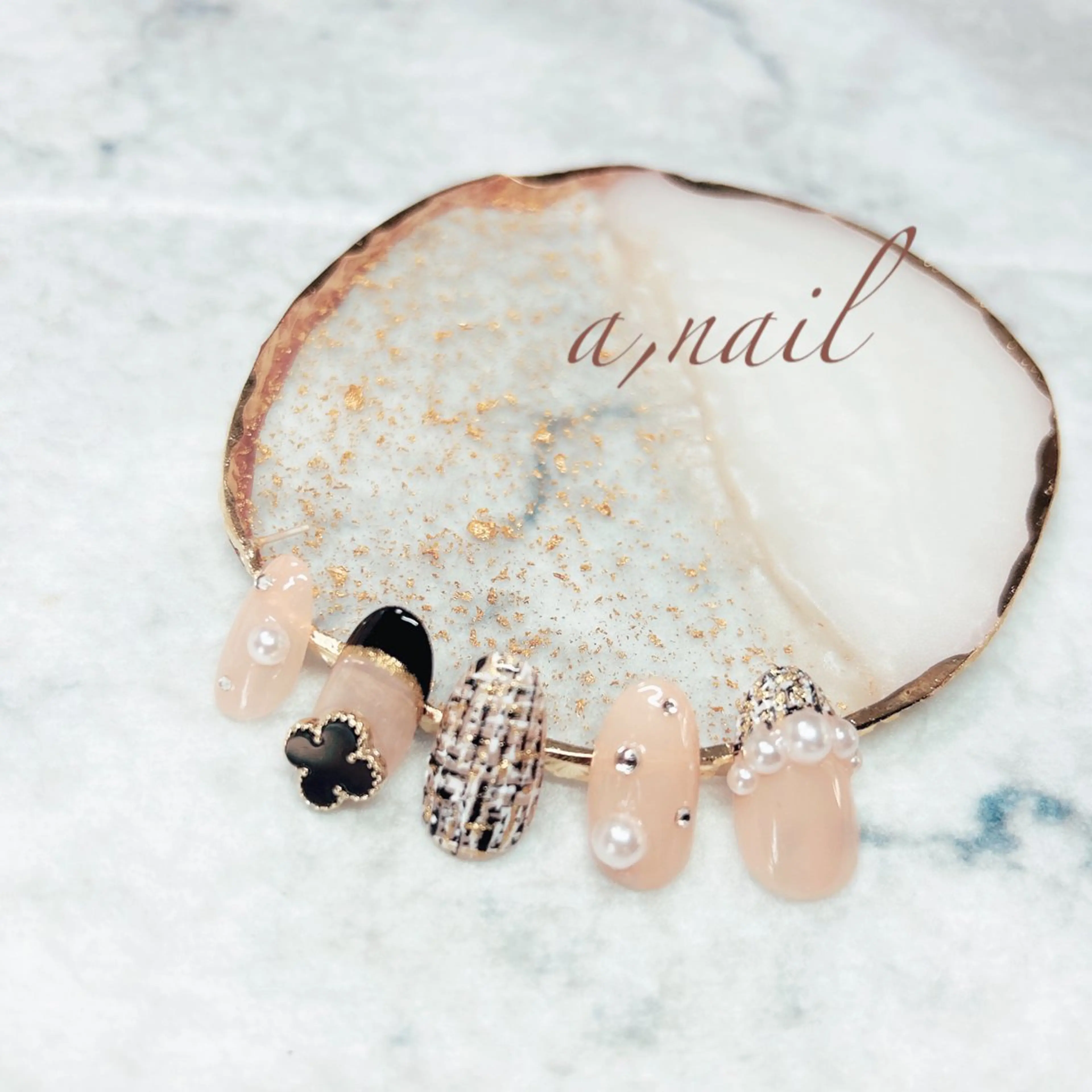 ネイル フットネイル フレンチネイル ジェルネイル グラデーション キラキラネイル ハンドネイル ネイルサロン エーネイルのネイルデザイン