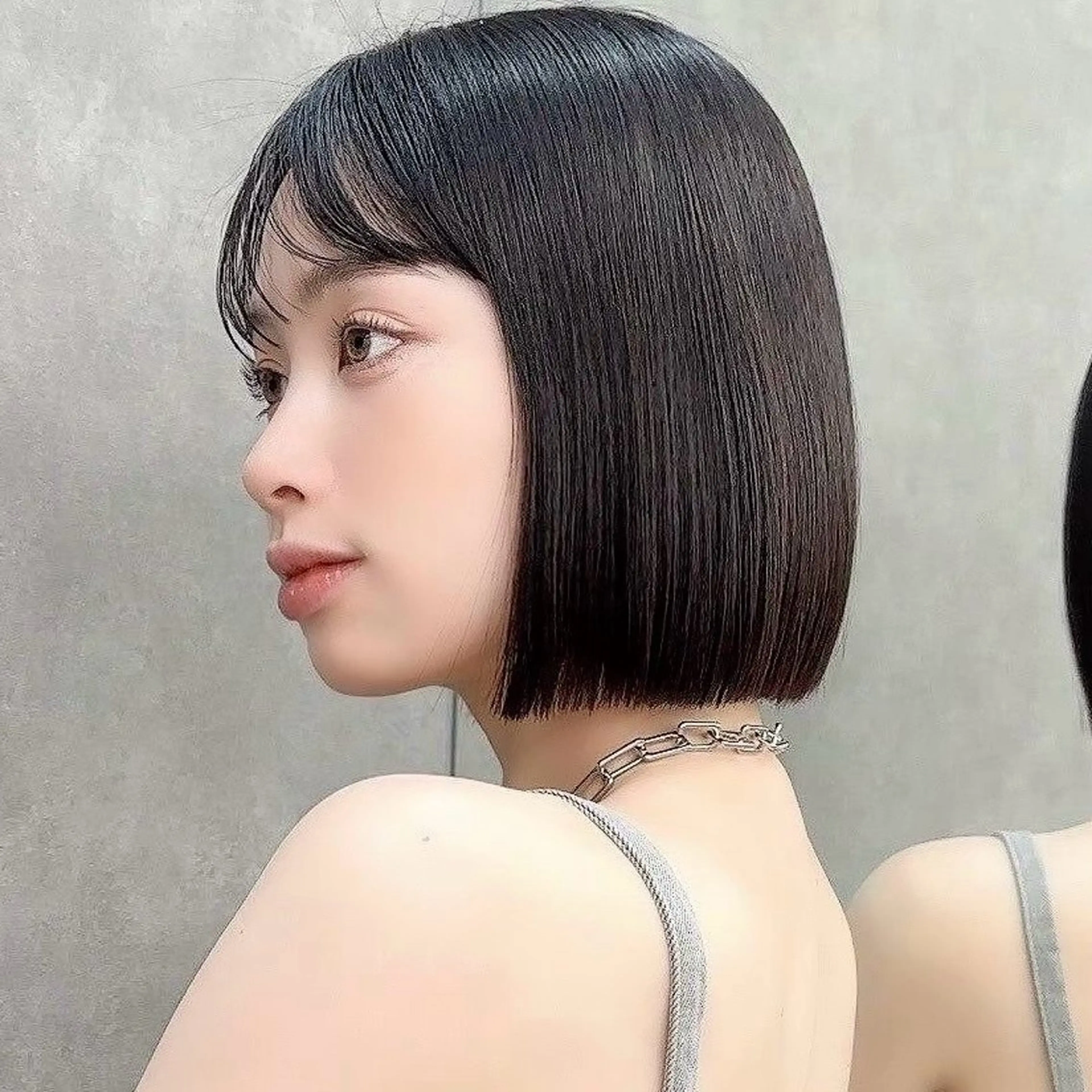 ミディアム ショート/レイヤー/ 縮毛矯正/ 渡邊莉玖のヘアスタイル