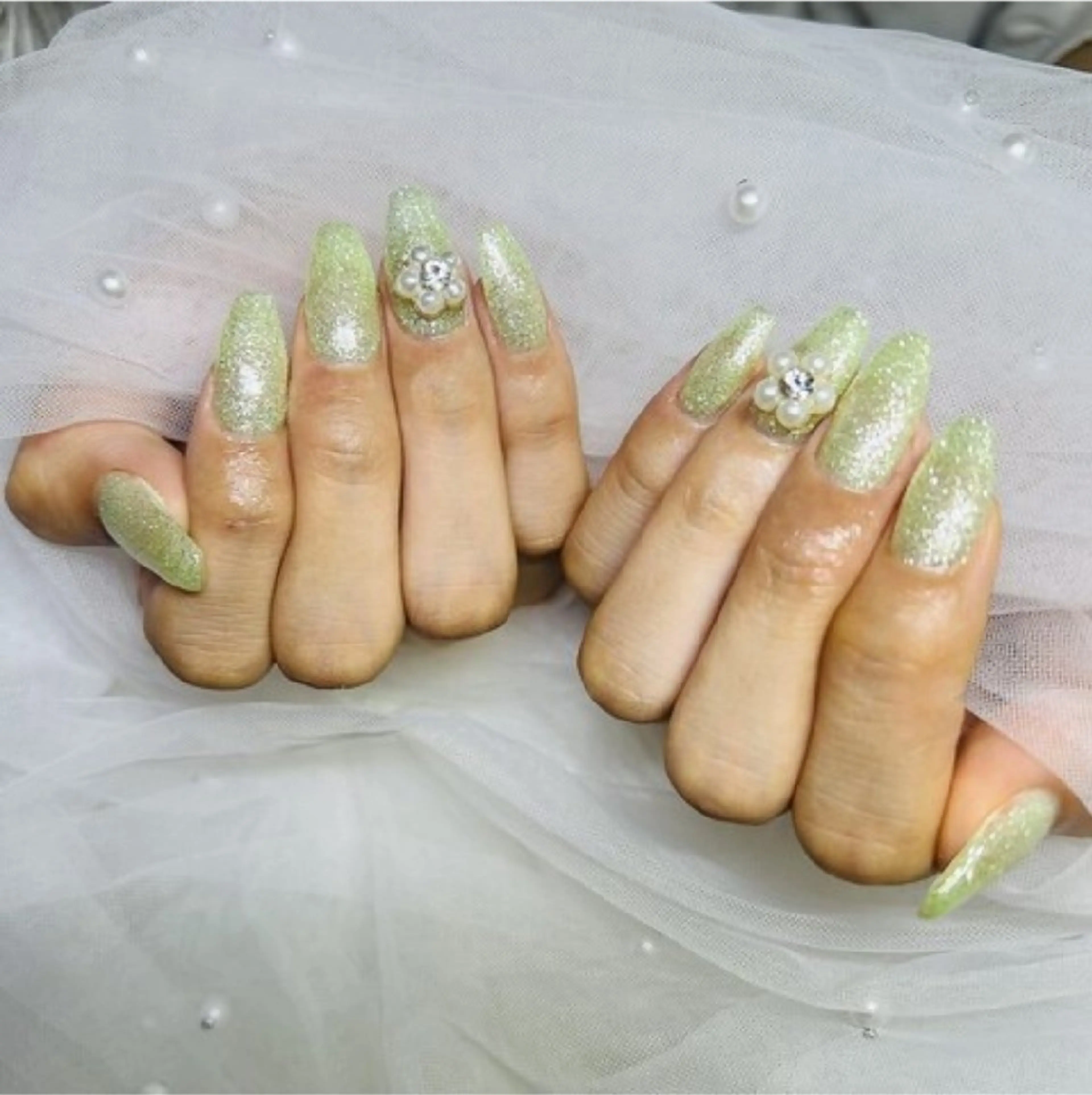 【新規ジェルオフ無料】　チップ長さだし +ワンカラー+パーツ 2本【フィルイン対 応】の写真