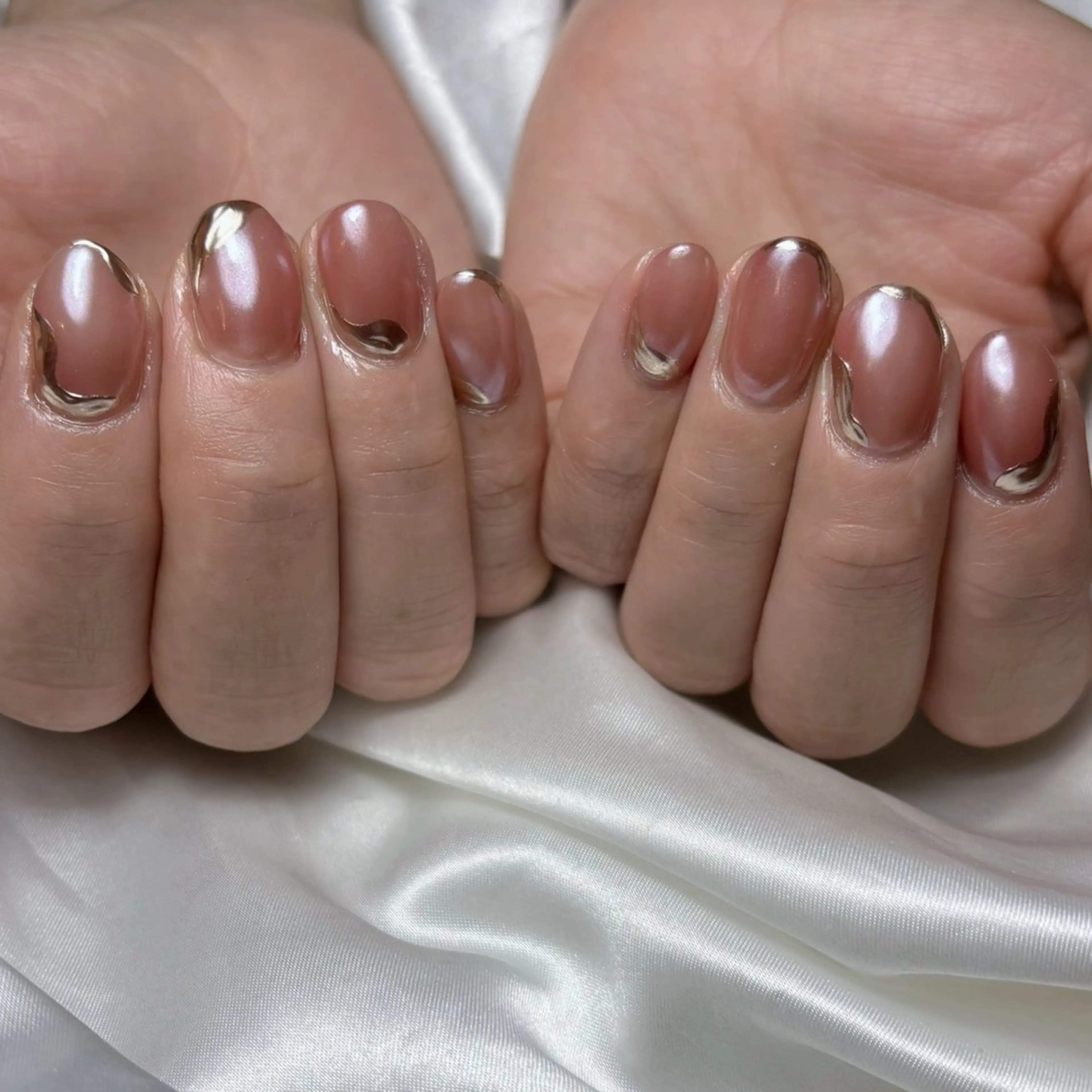 ネイル アートネイル ミラーネイル 持ち込み ホワイト うるつやネイル🫧 Amiのネイルデザイン