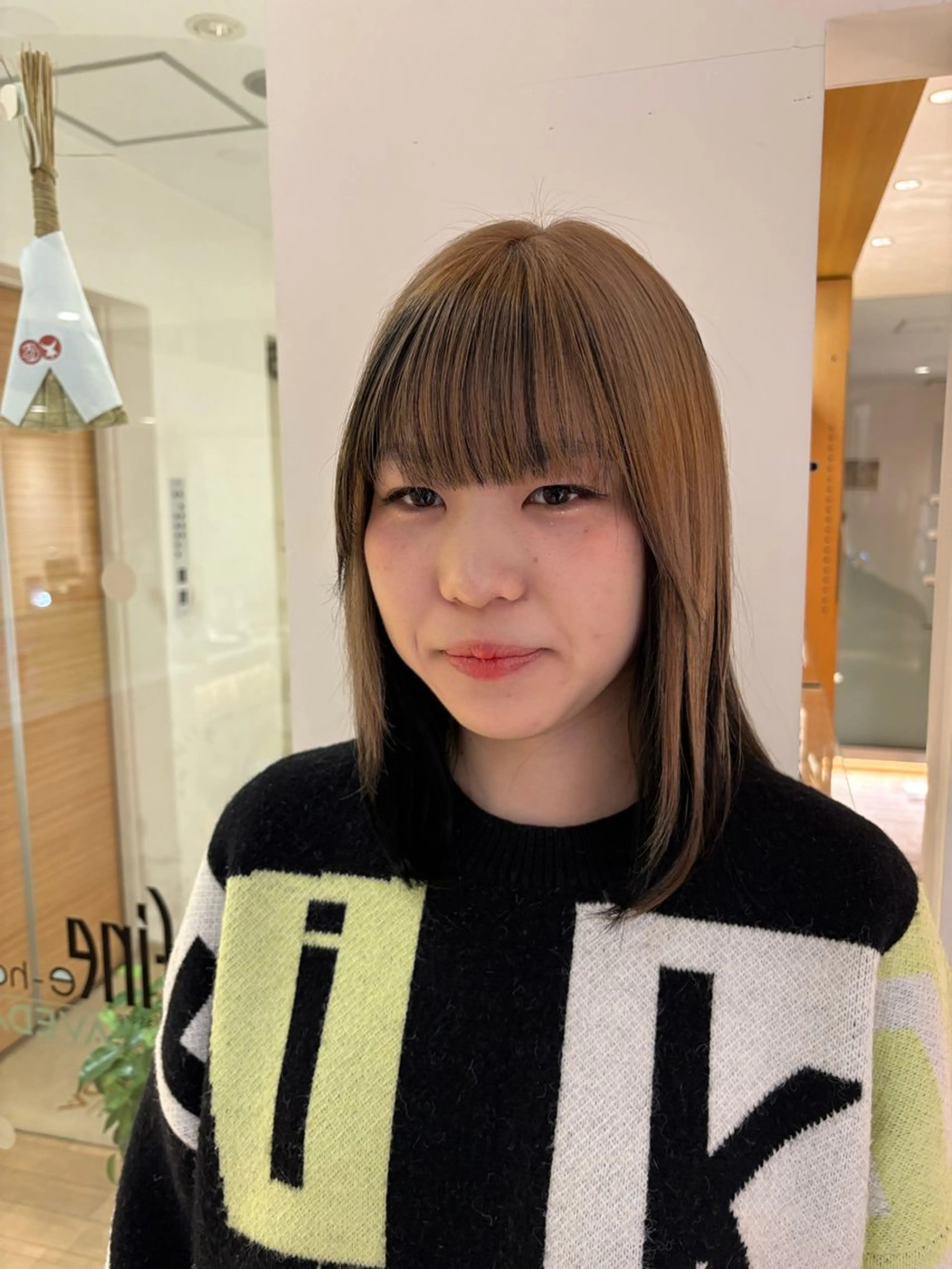 セミロング カラー タケダ ホノカのヘアスタイル