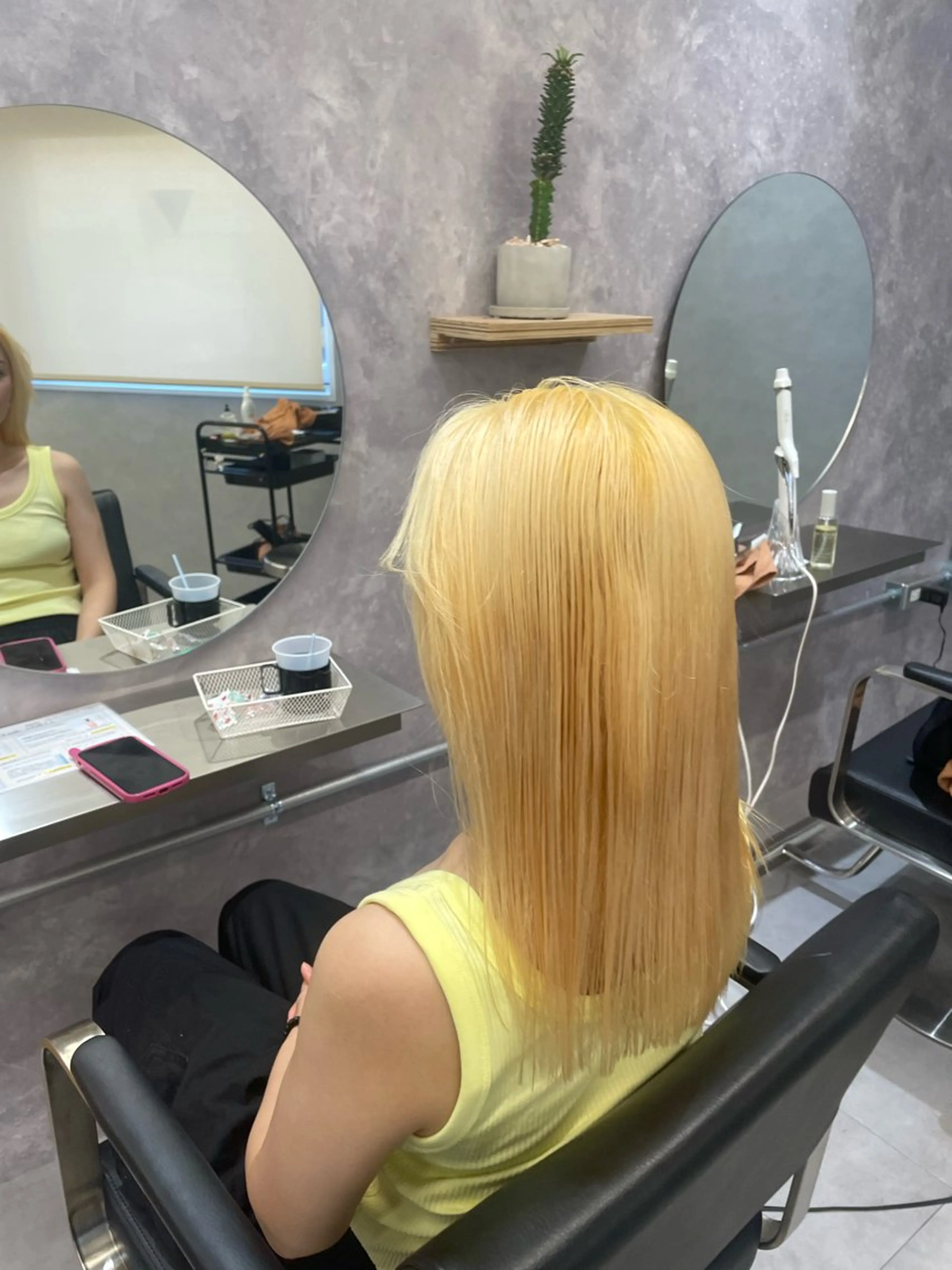 ミディアム カラー 抜きっぱなしブロンド ブロンド yui/ layer cutのヘアスタイル