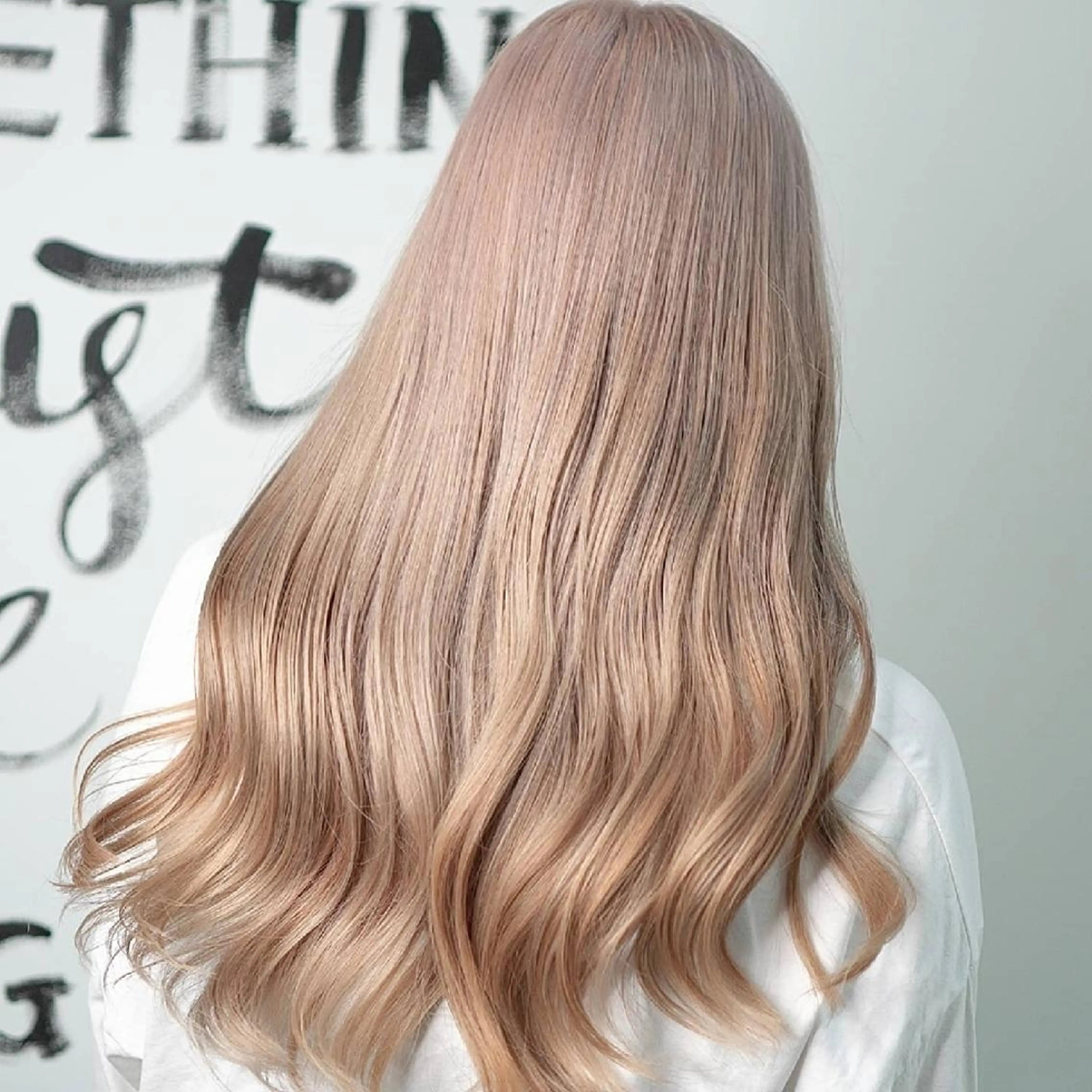 【ハイ透明感Wカラー】カット+全体ブリーチ+全体を希望の色へ+前処理トリートメントの写真