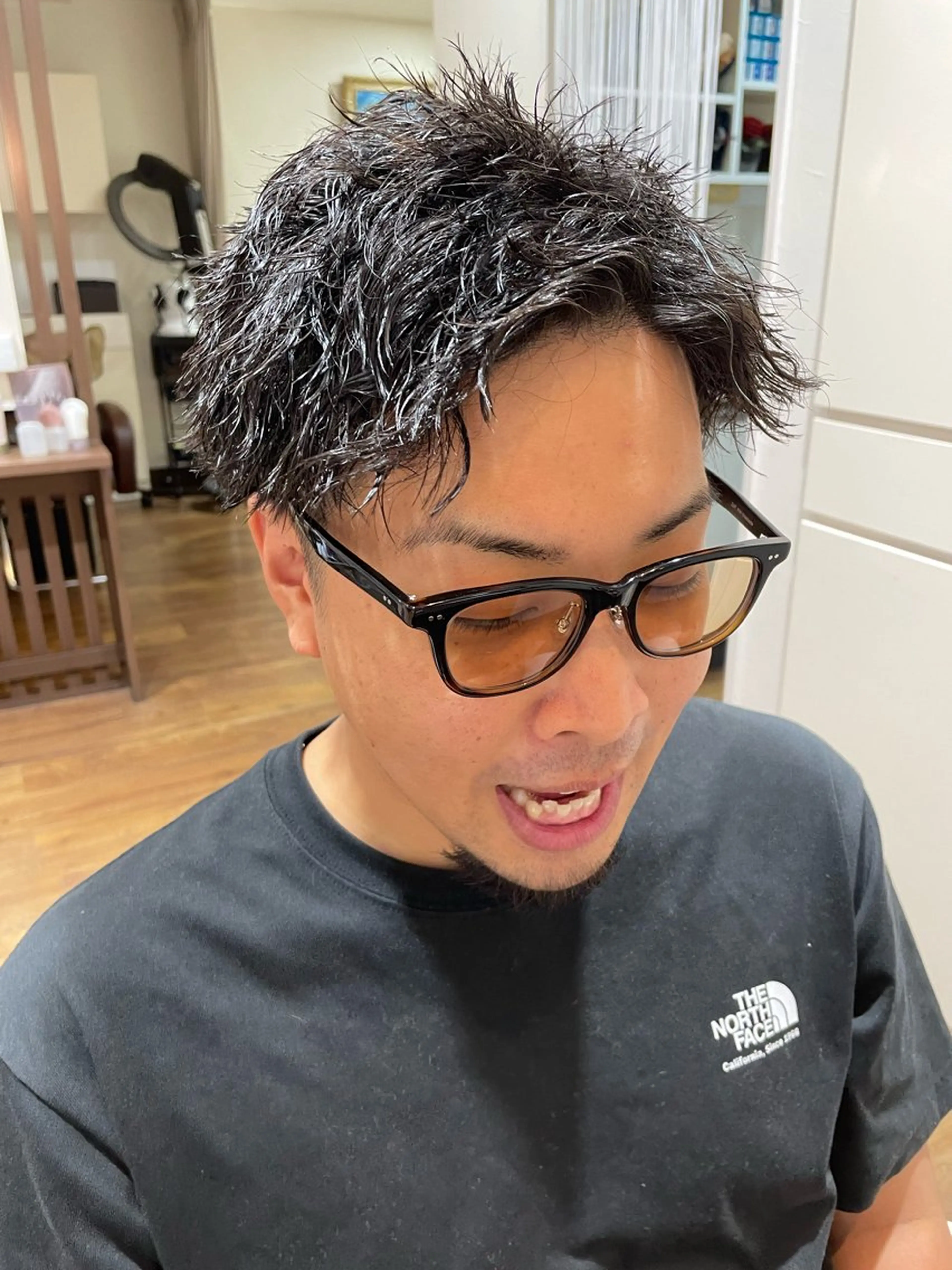 ショート パーマ メンズ メンズパーマ ツイストスパイラルパーマ ショートヘア スパイラルパーマ 絹村 健人のヘアスタイル