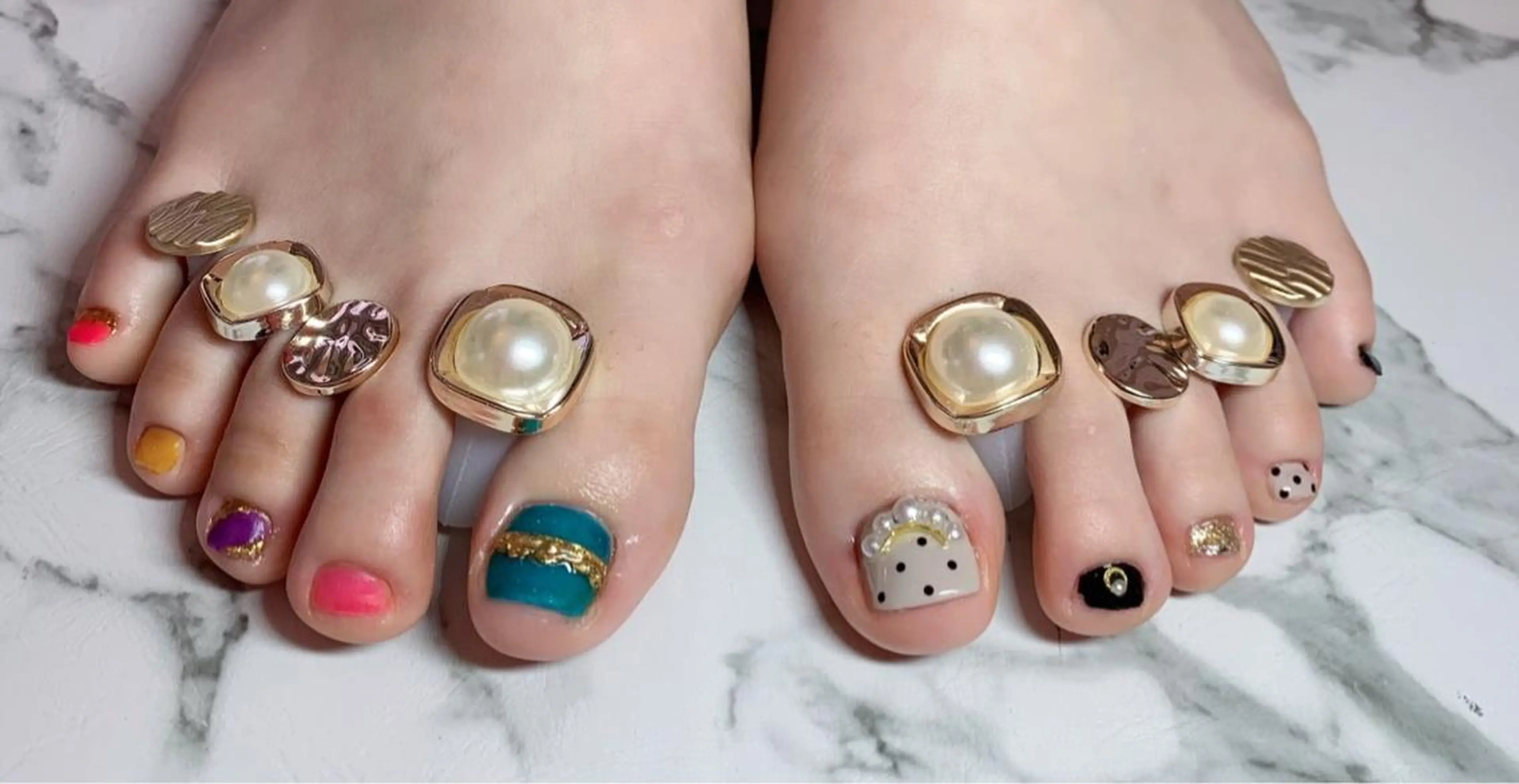 ネイル アニマル柄 アートネイル フットネイル ニュアンスネイル ネイルチップ フットネイル x.1.0.nail ♡Cのネイルデザイン