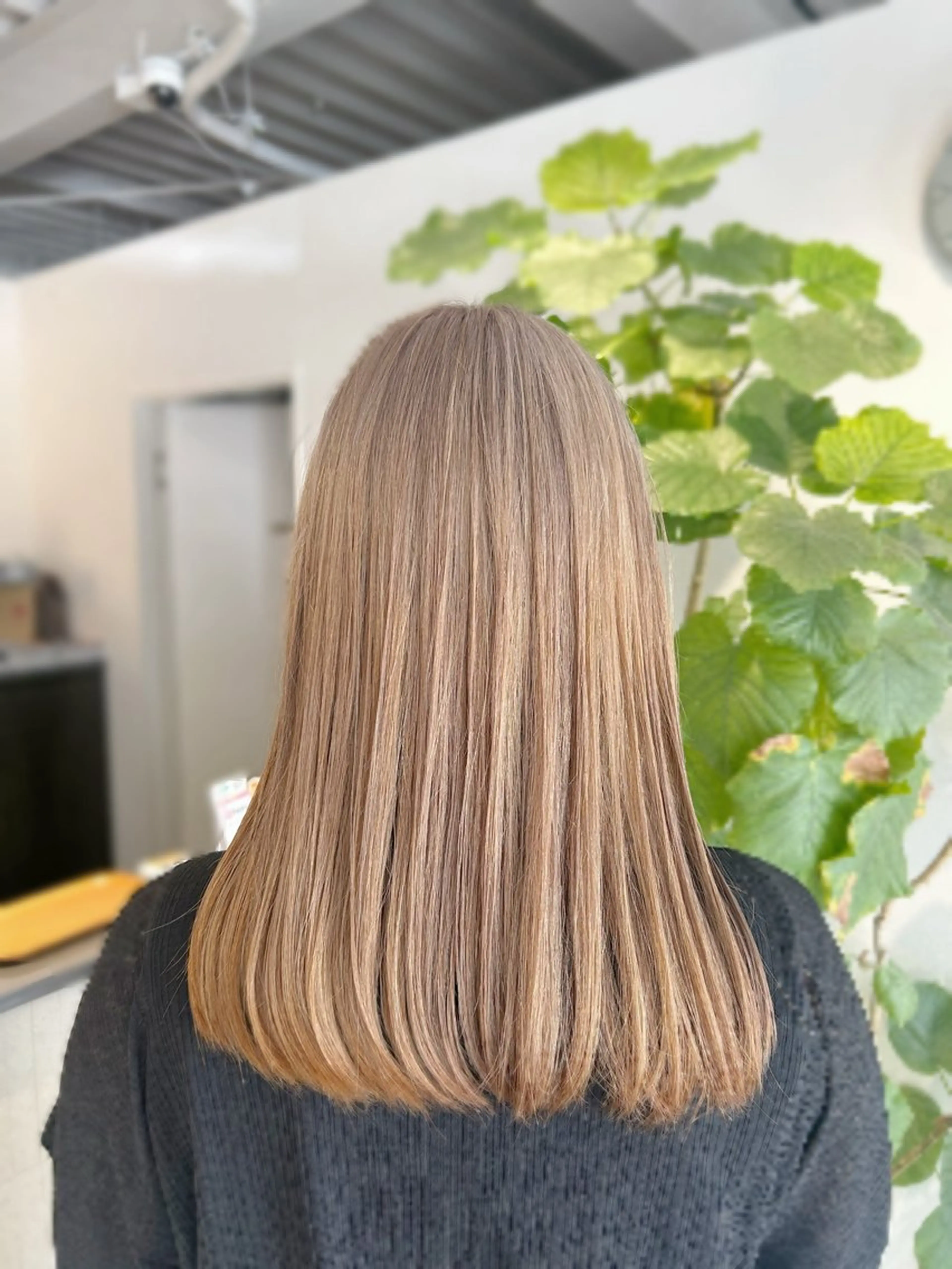 セミロング ヘアカラー 💎韓国カラー Giness坂下巧のヘアスタイル