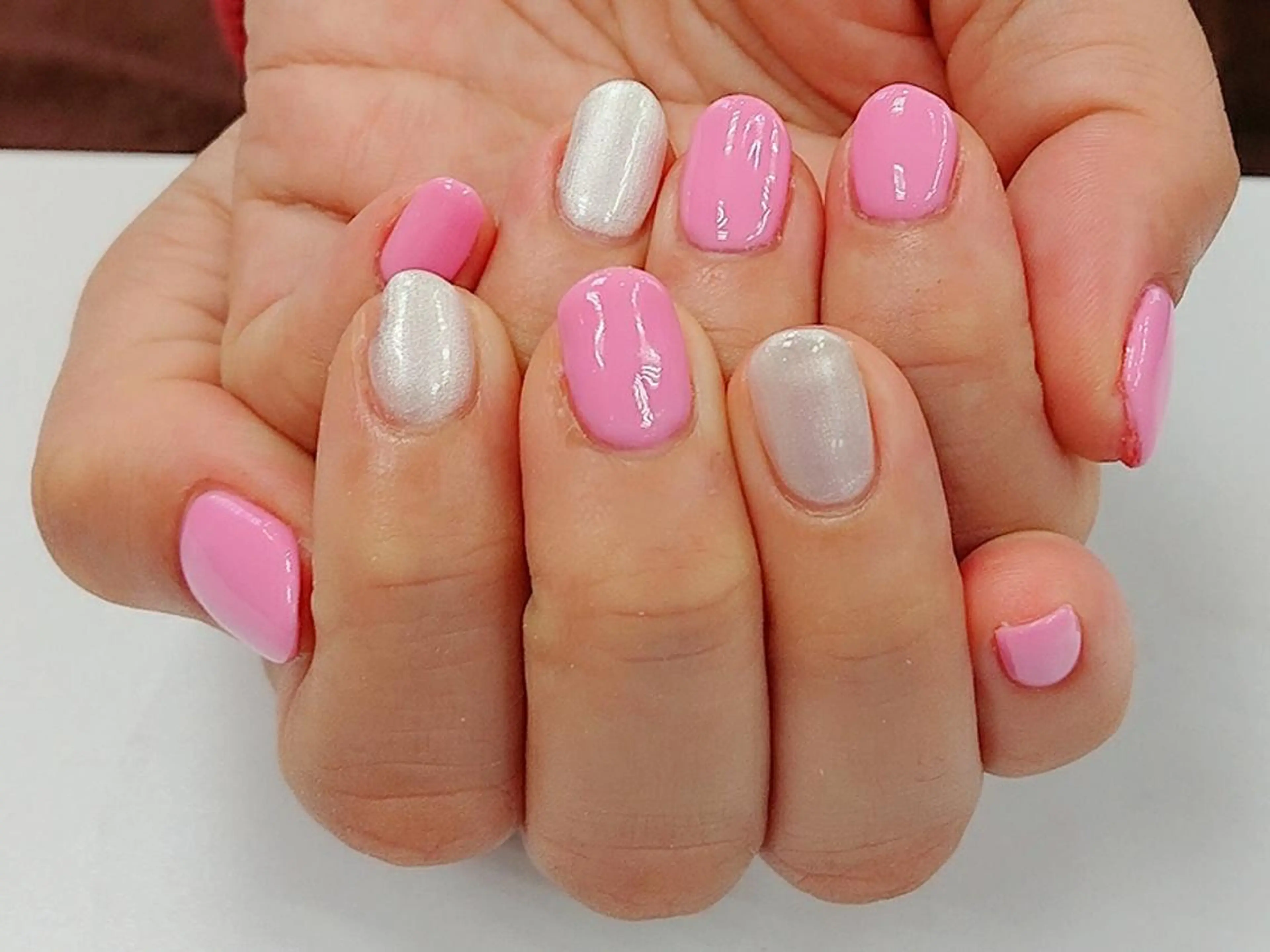 ネイル ピンク ホワイト 🍒当日もOK🍒 𝑳𝑼𝑵𝑨花井のネイルデザイン