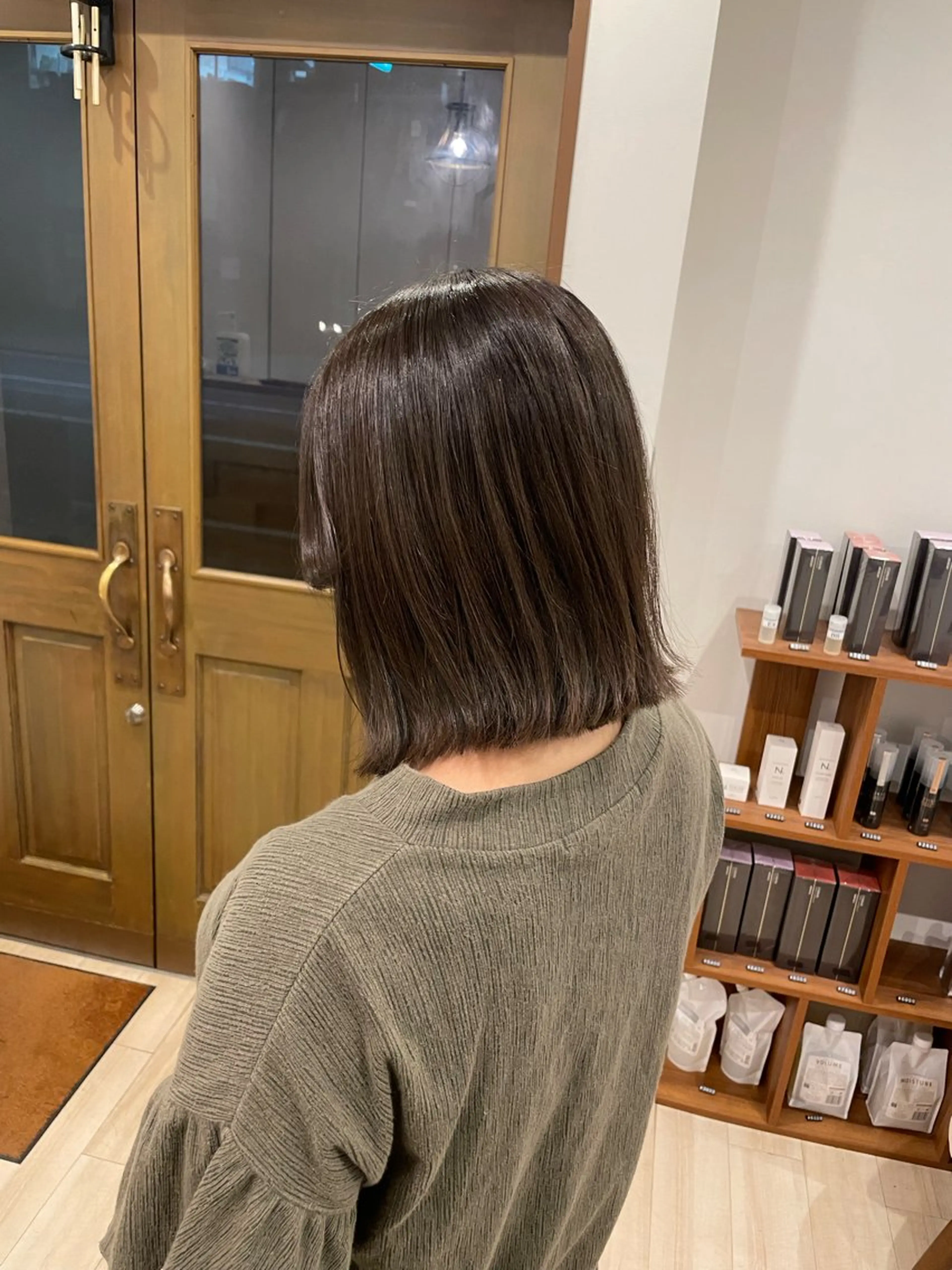 ミディアム カラー パーマ ヘアアレンジ 切りっぱなしボブ グレージュ ボブ 顔まわりレイヤー 顔周りカット カット ヘアカラー トリートメント ヘッドスパ 【ツヤ髪美容師】 ツダケイスケのヘアスタイル