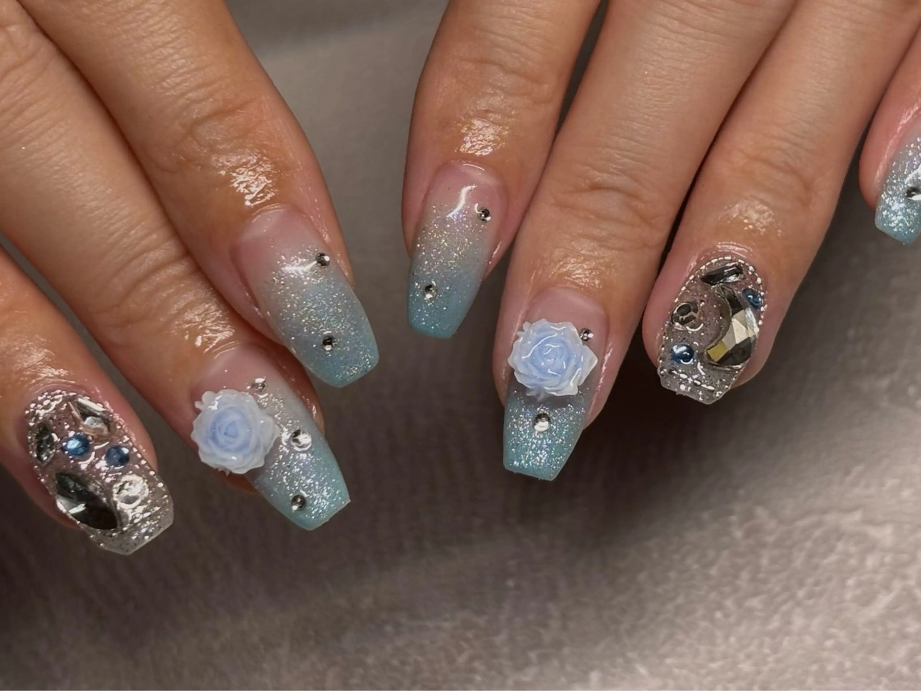 ネイル 🫧ユキ🫧 持込OK/平日夜&土のネイルデザイン