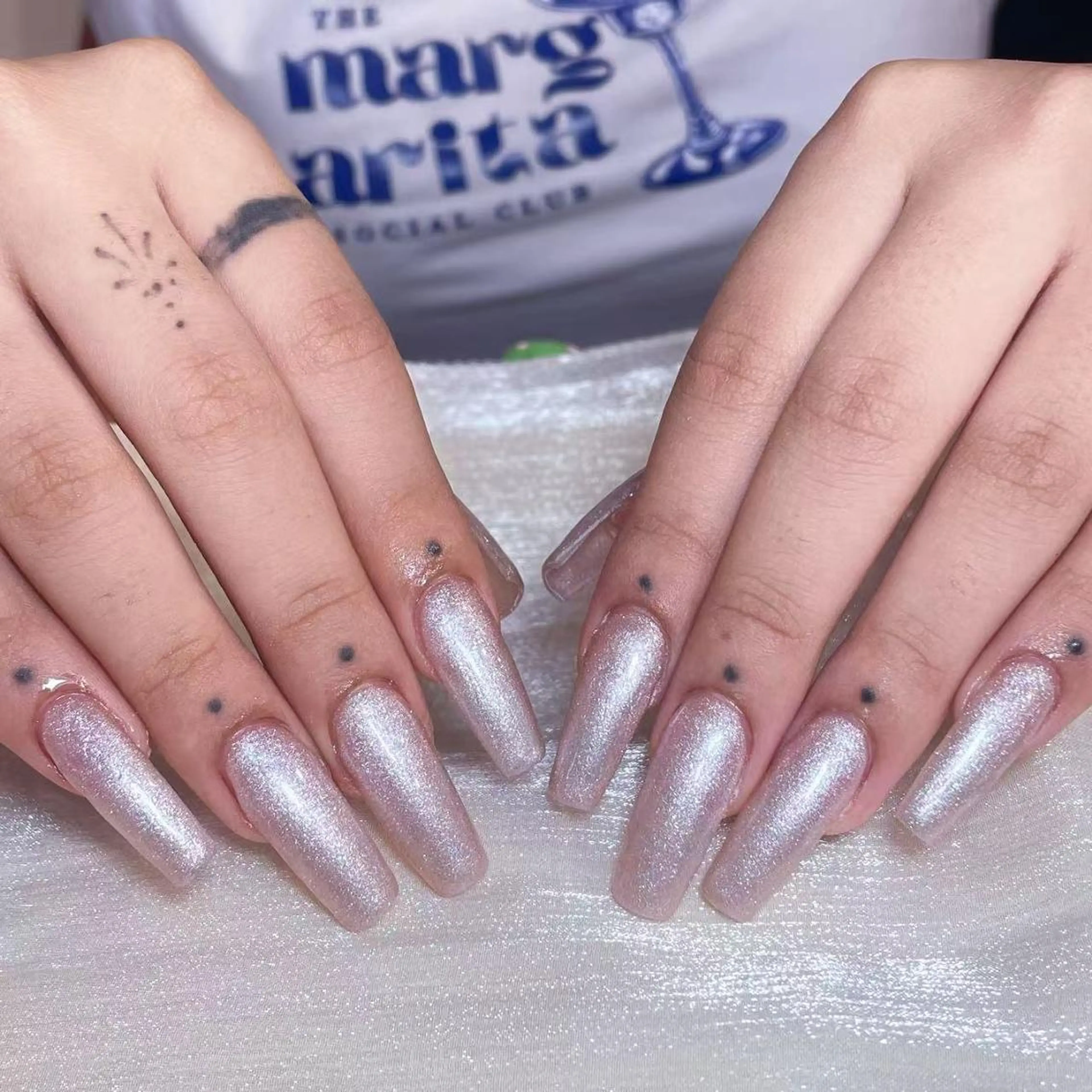 ネイル アートネイル オーロラネイル ガーリー キラキラネイル マグネットネイル ハンドネイル DIAMOND 💦のネイルデザイン