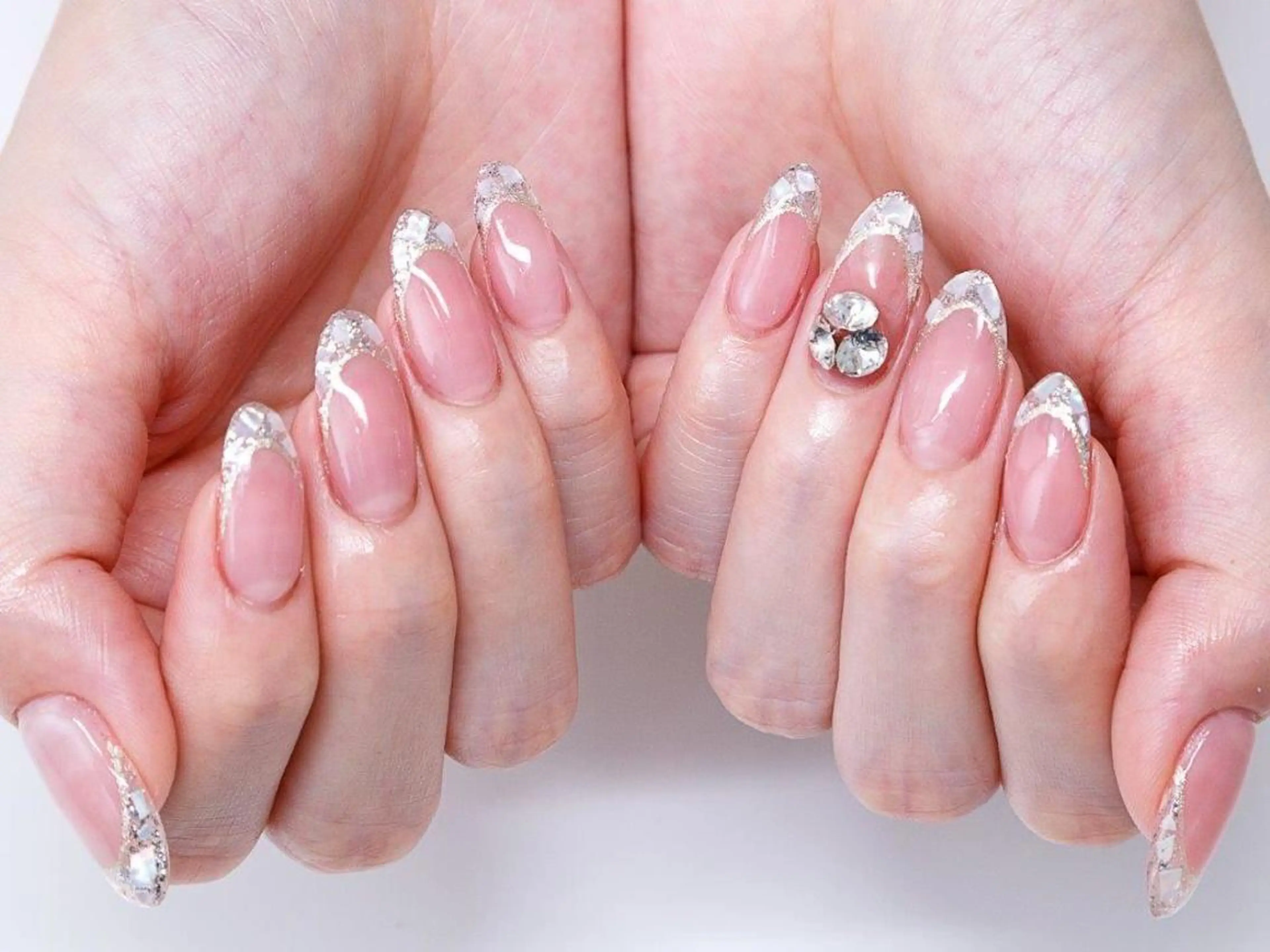 ネイル フレンチネイル ジェルネイル ガラスフレンチ キラキラネイル パラジェル RiLion💗 Risa🦋💜のネイルデザイン