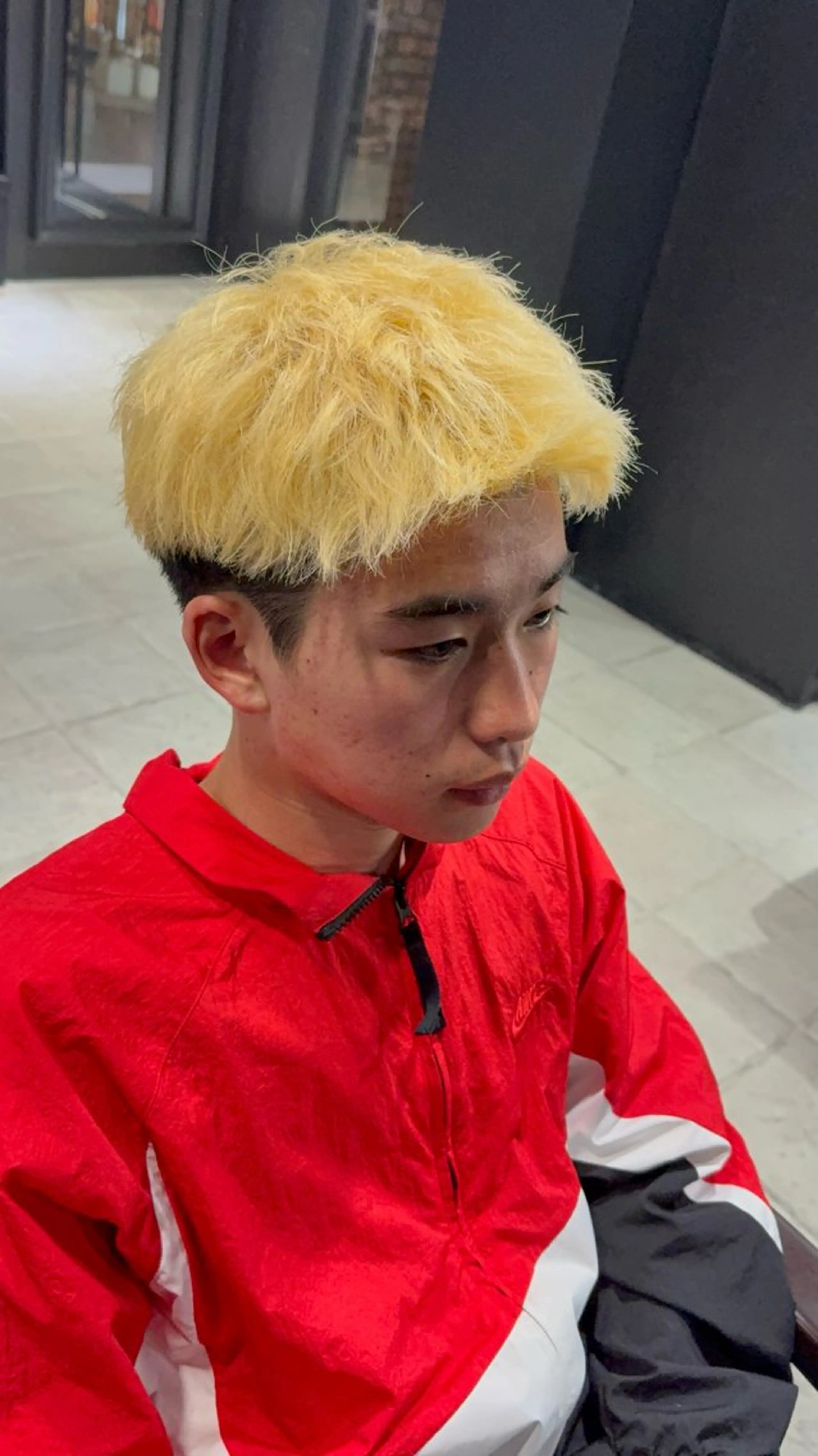 ショート カラー メンズ メンズブリーチ スパイキーショート 刈り上げ ブリーチ 抜きっぱなしブロンド カット ヘアカラー 心斎橋/メンズウルフ フェザーパーマ鶴田文のヘアスタイル