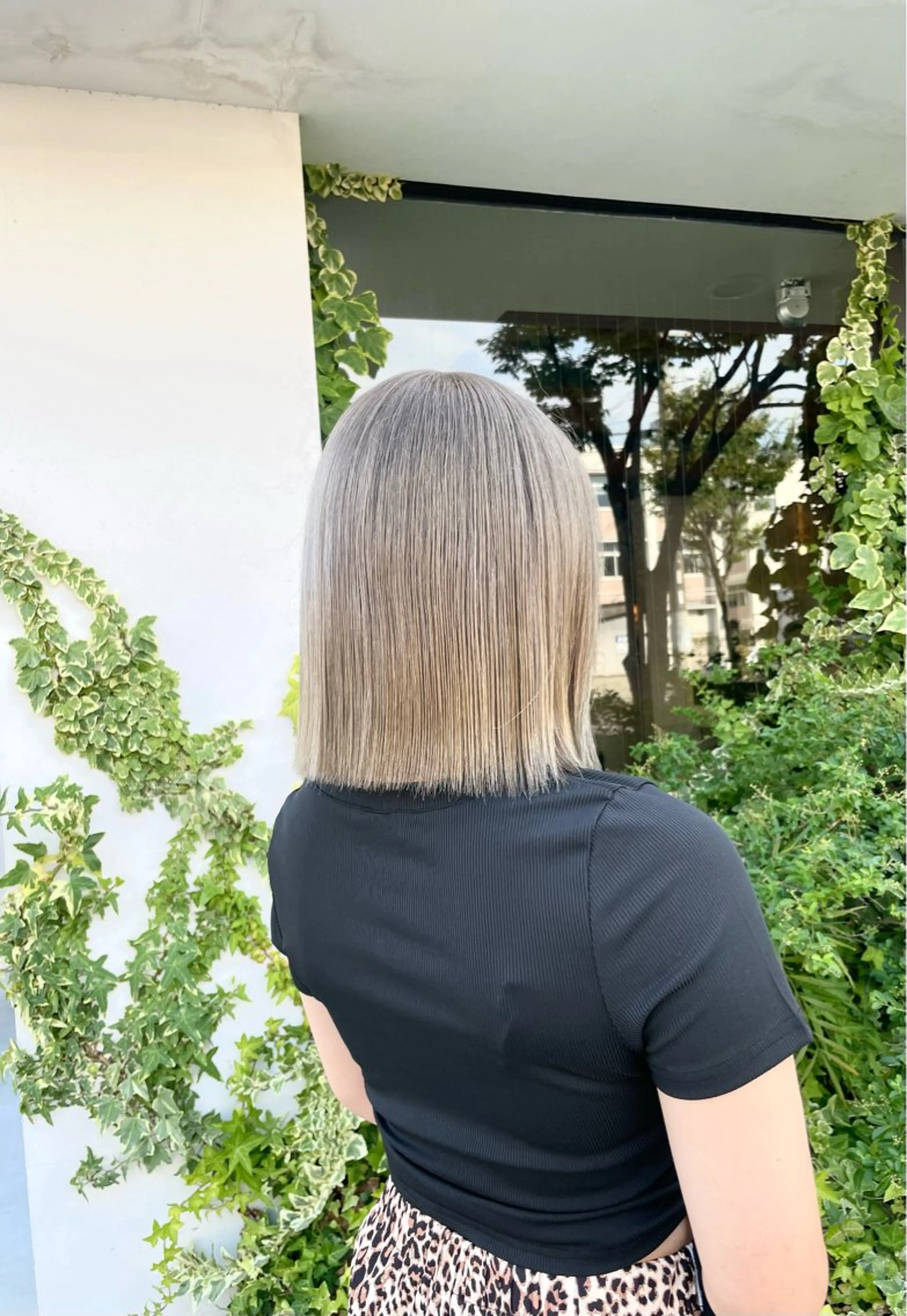 ショート ROZA germe所属・SHIO / ハイトーンカラーのヘアスタイル