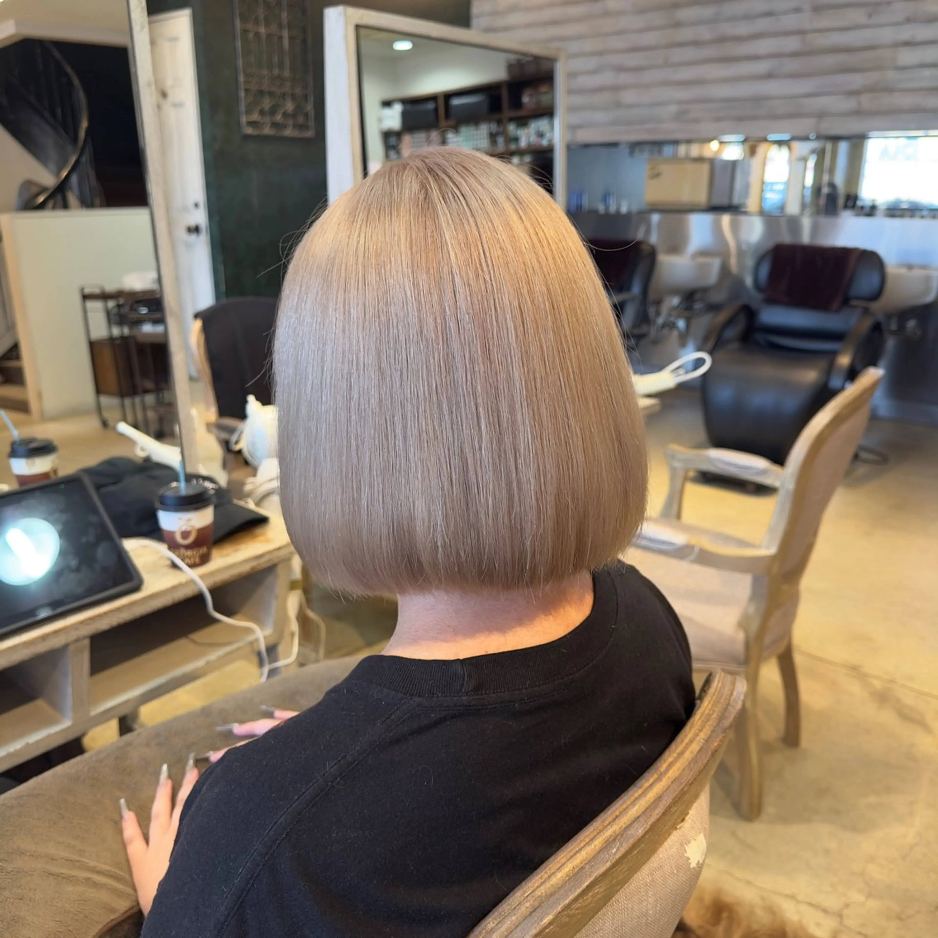 ショート カラー ブロンド ホワイトブロンド ボブ Яe 土浦所属・中村 龍輝のヘアスタイル