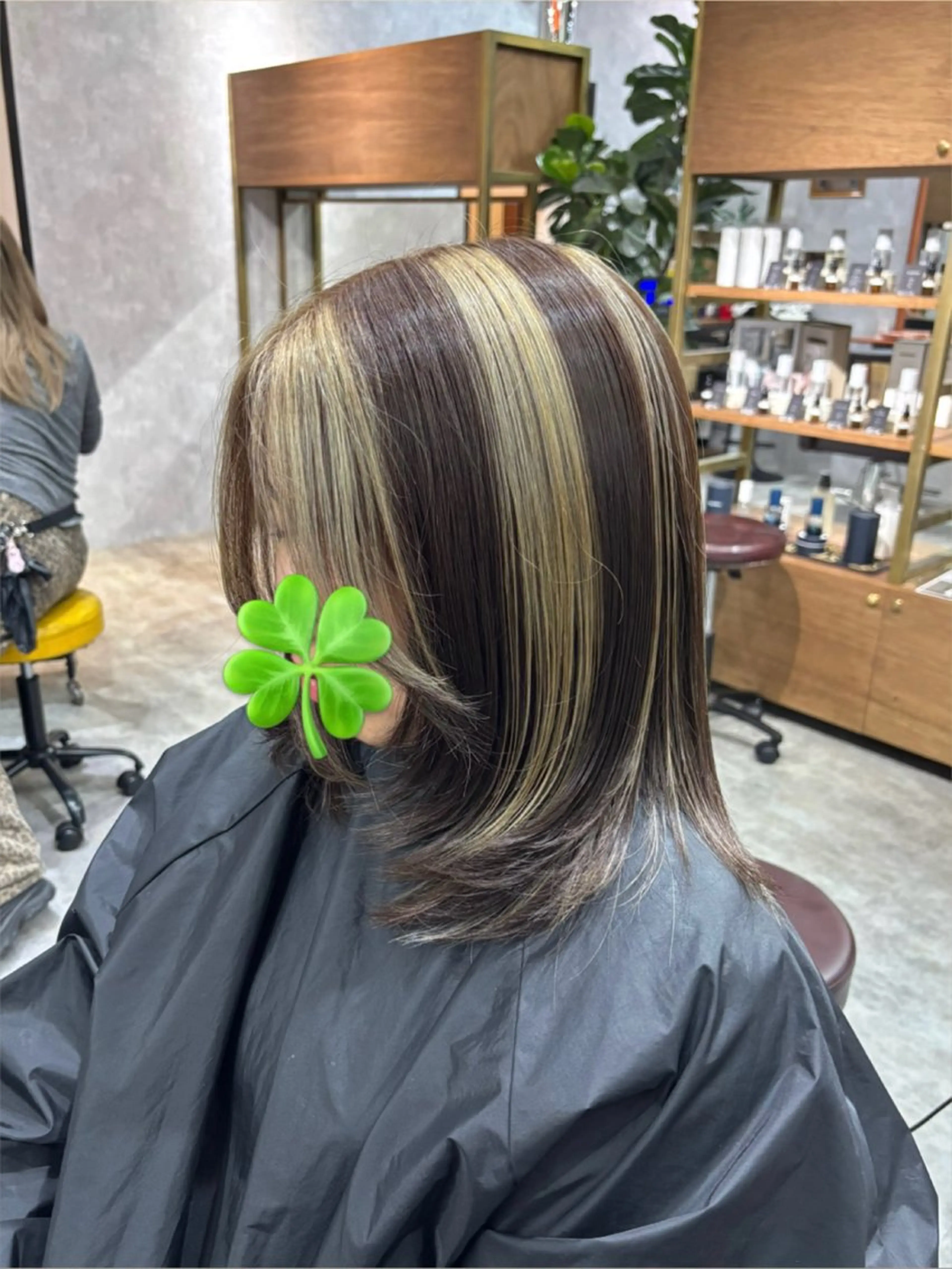 ミディアム カラー バレイヤージュ ベージュカラー ブリーチ ブラウンカラー ケアブリーチ ヘアカラー C'LD Mimoのヘアスタイル