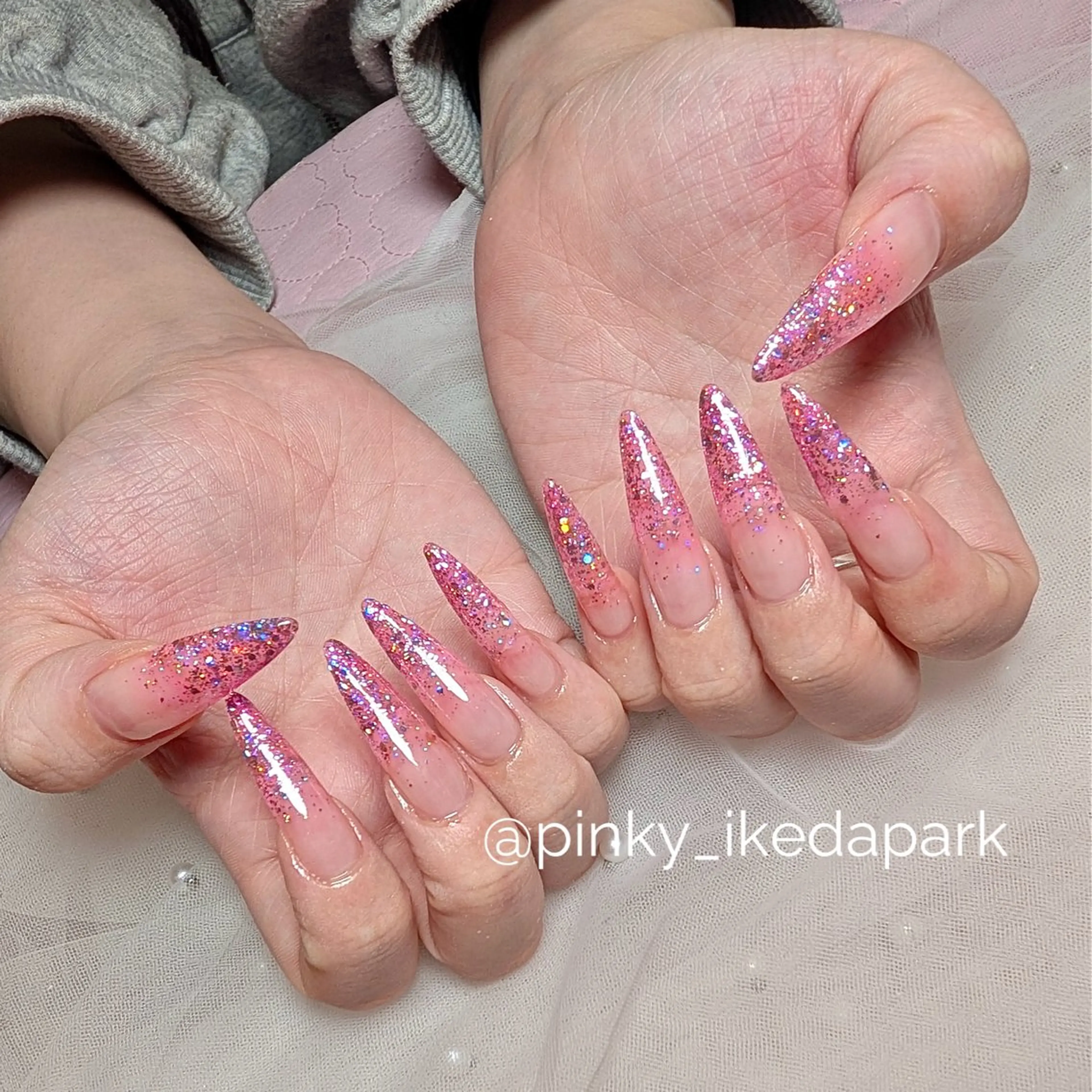 ネイル グラデーション ラメ(グリッター) ラメグラデーション ハンドネイル PINKY nail所属・ピンキー 池田公園店のネイルデザイン