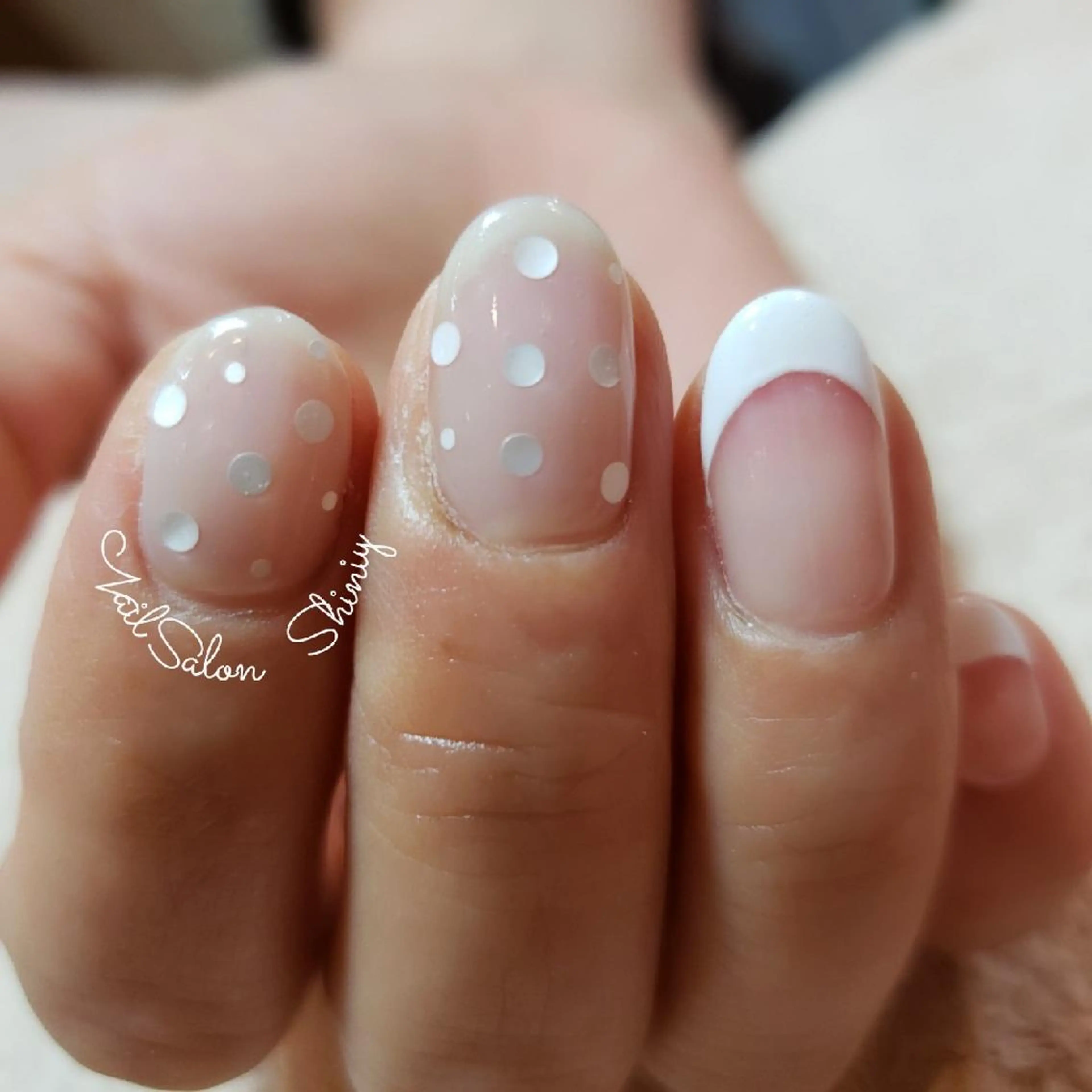 ネイル ドット フレンチネイル ネイル＆脱毛サロン マキのネイルデザイン