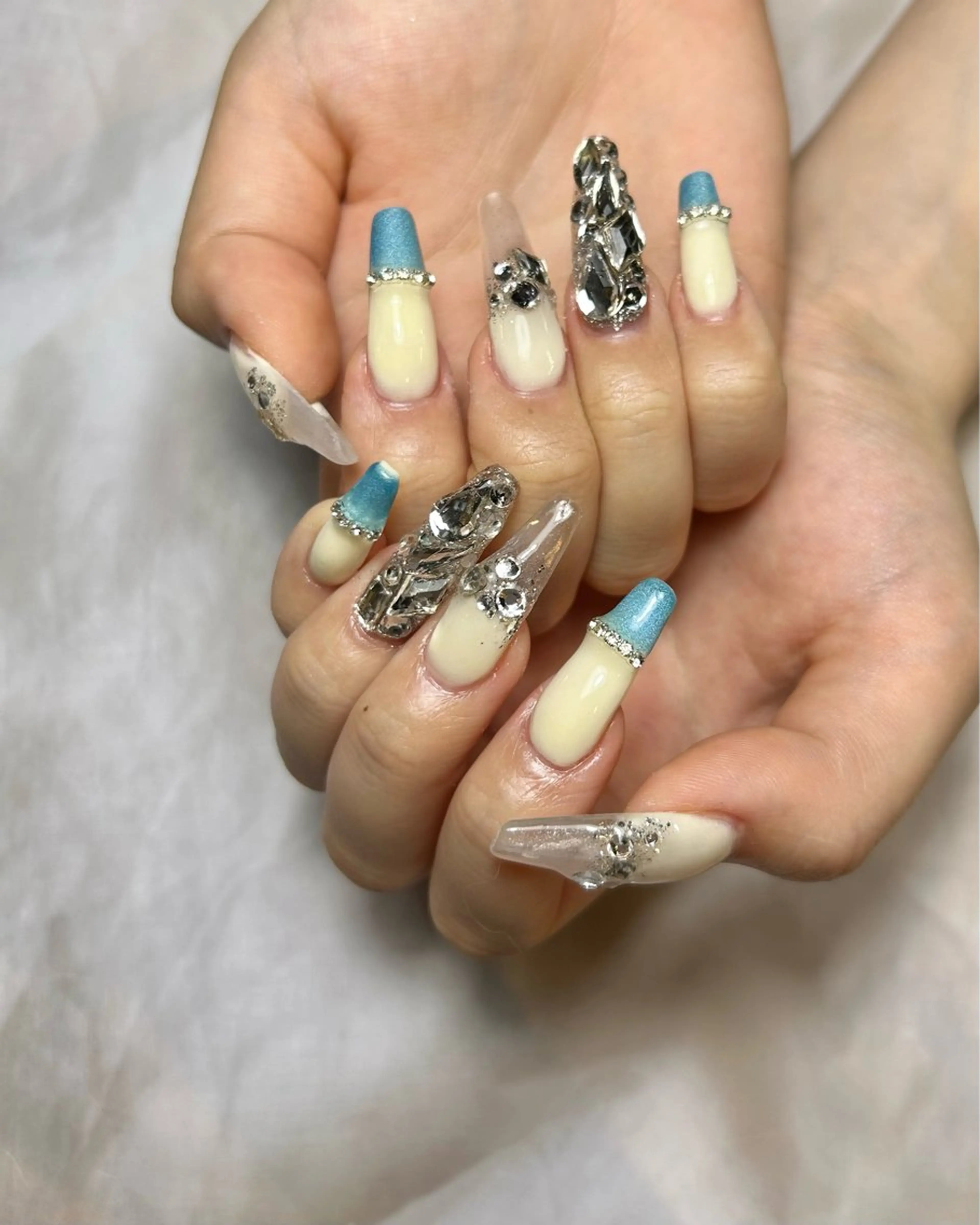 ネイル ブルー キラキラネイル 持ち込み ストーンネイル ハンドネイル Reflection marikoのネイルデザイン