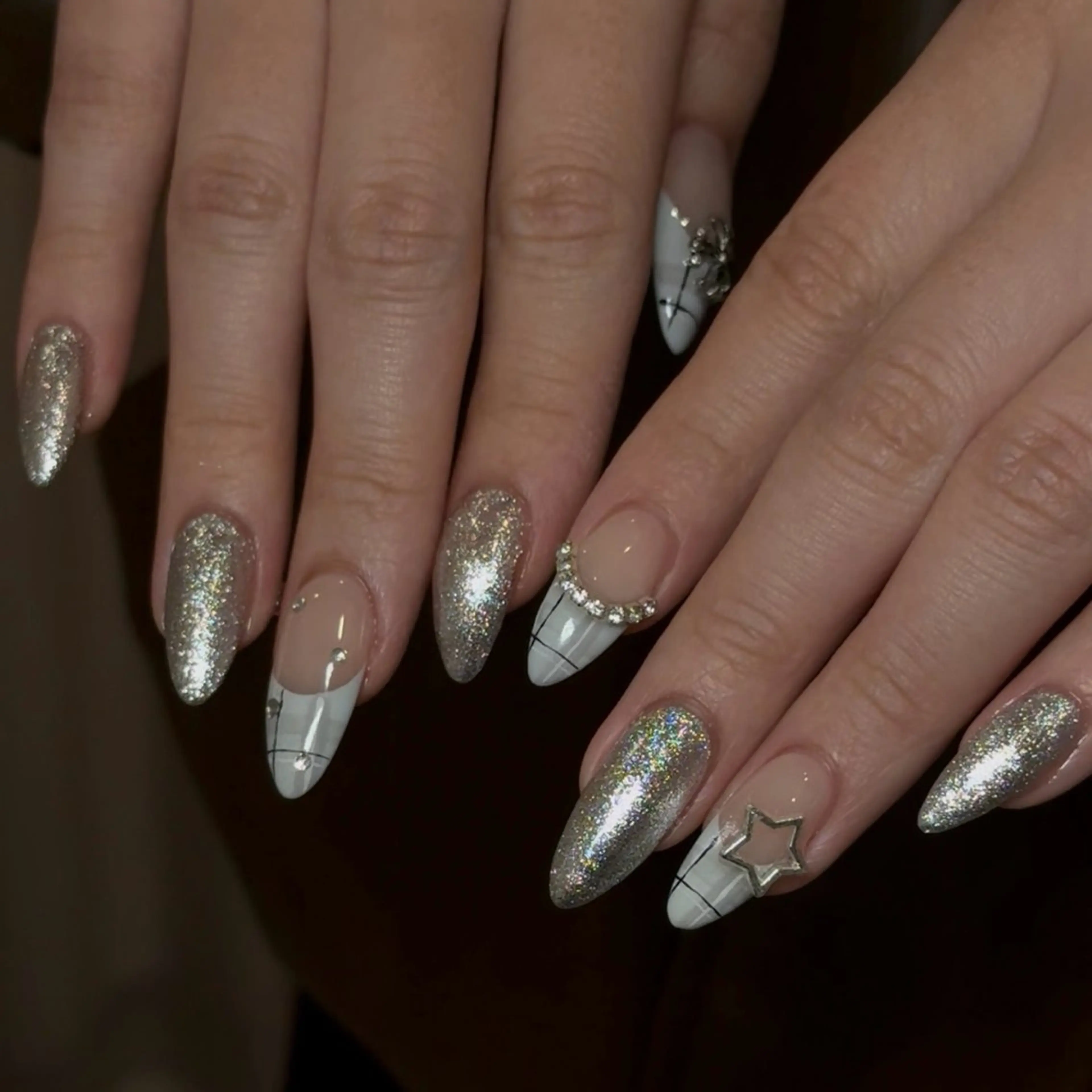 ネイル シルバー ハンドネイル Angie Nail Eyelash所属・YUNE Angieのネイルデザイン