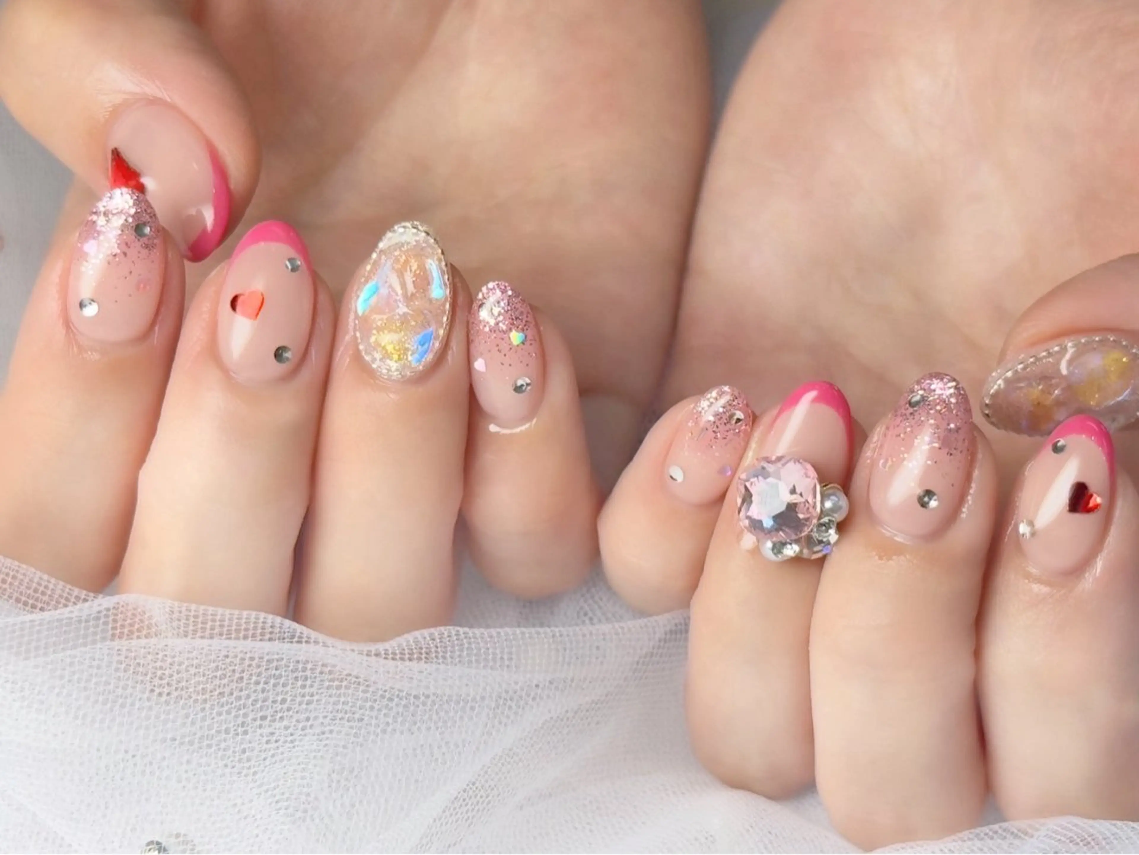 ネイル フラッシュネイル フレンチネイル ハート ピンク ワンホンネイル Jebel Beauty所属・Jebel Beauty Miuの眉毛・アイブロウイメージ