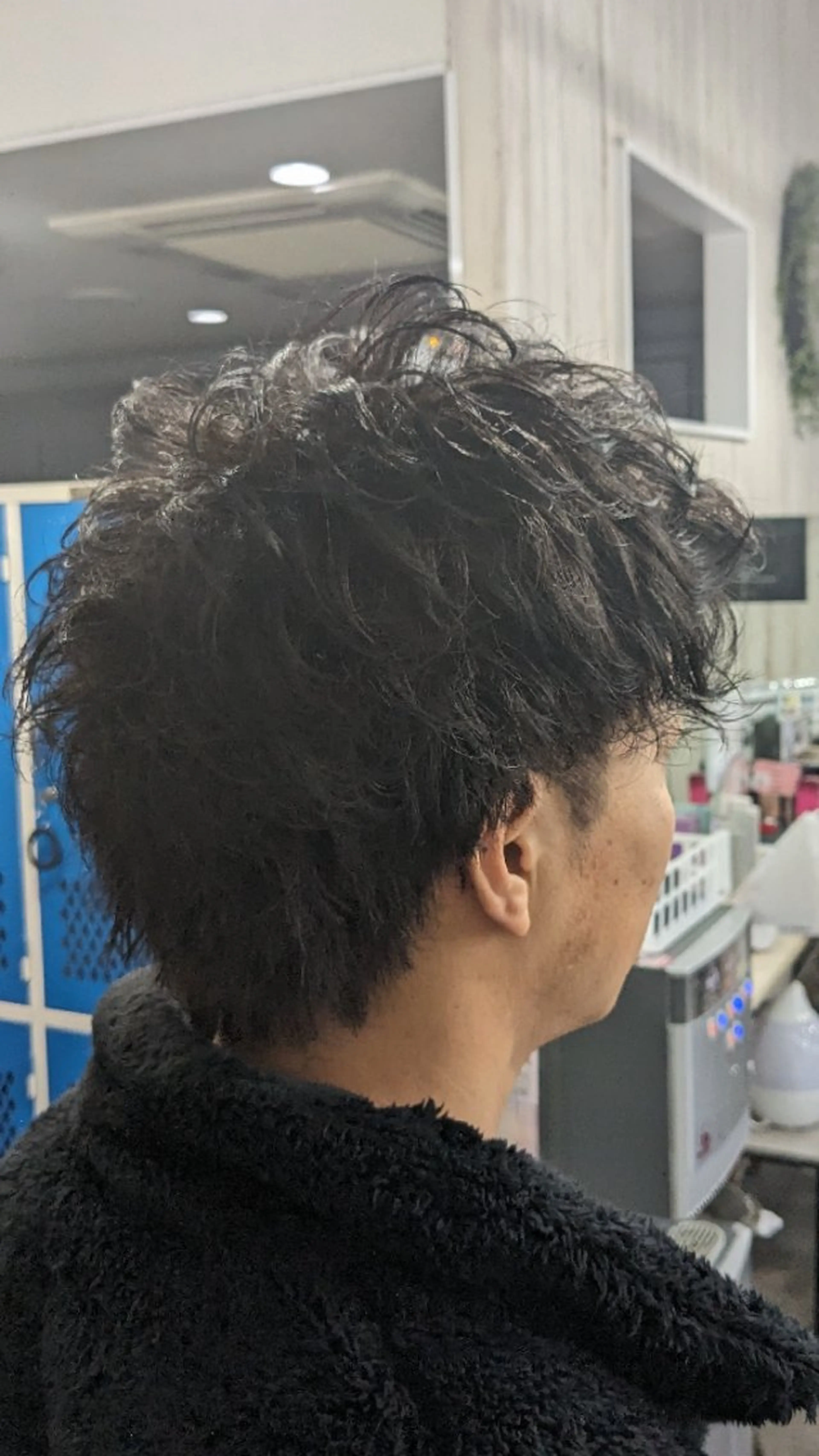 カラー ミディアム パーマ メンズ ボブレイヤー ミディアムパーマ メンズバレイヤージュ メンズブリーチ センターパート メンズパーマ/顔周り レイヤー店長えのもとのヘアスタイル