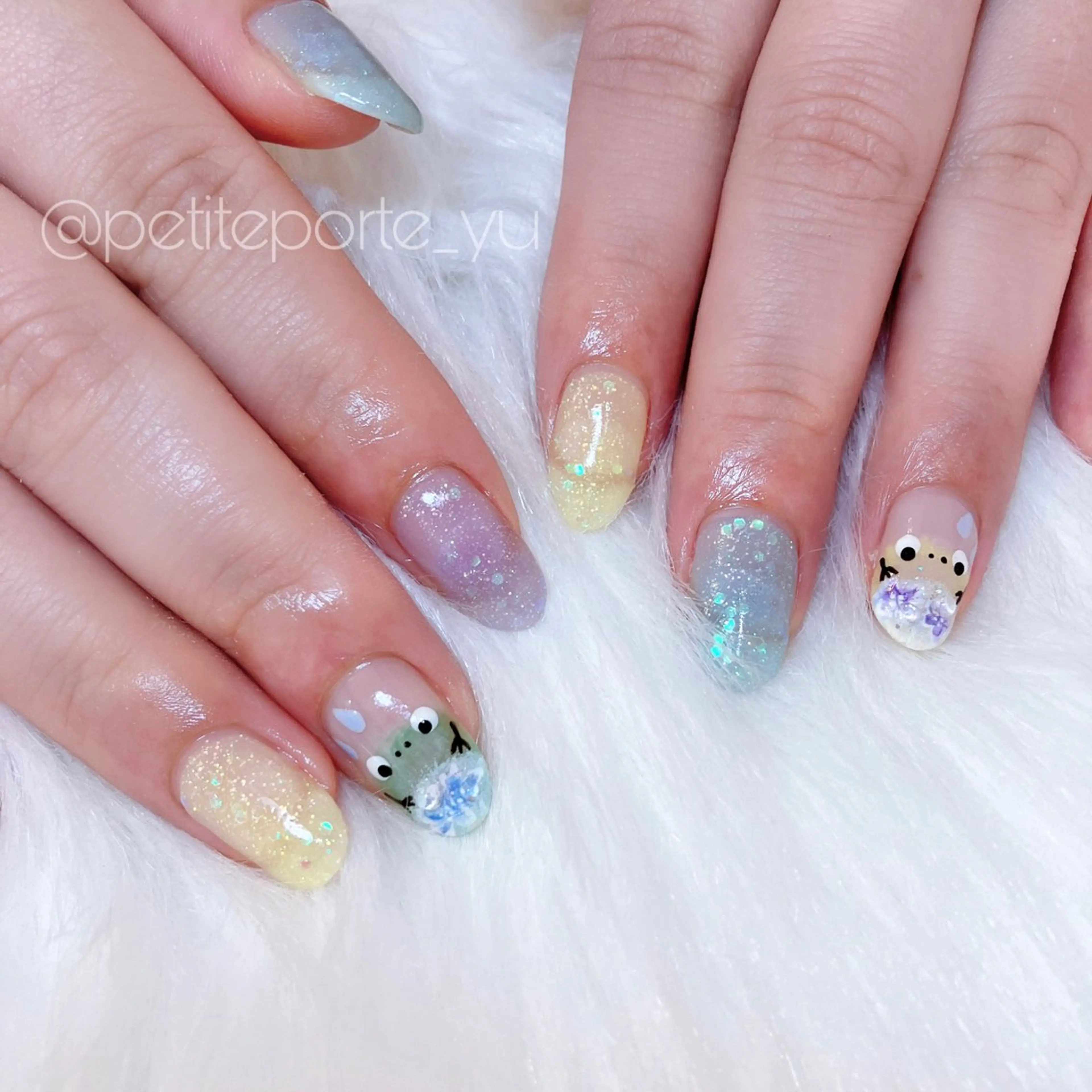 ネイル アートネイル ガーリー キラキラネイル 持ち込み ハンドネイル nailsalon petite porte所属・petite porteのネイルデザイン