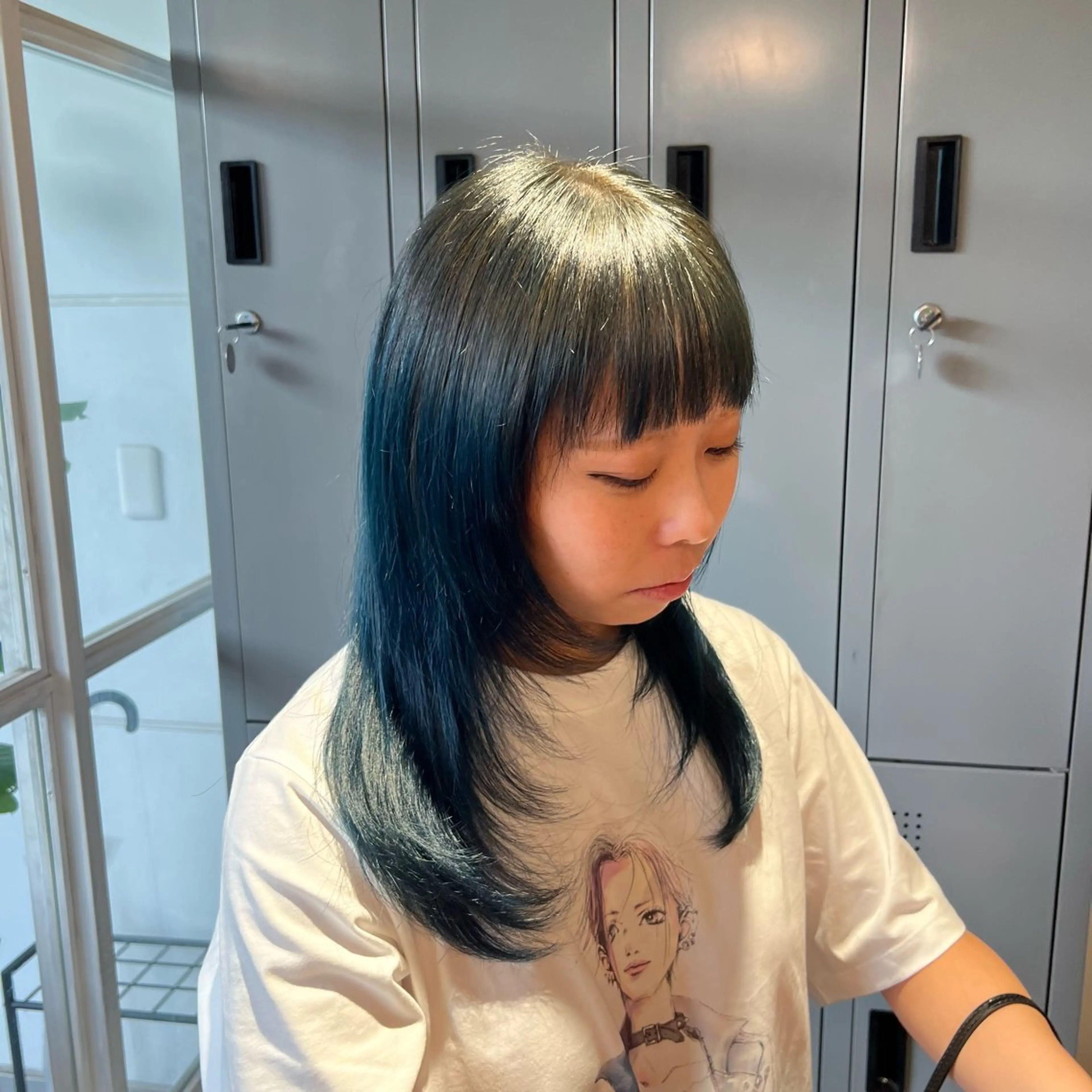 ロング カラー ブルーカラー レイヤーカット カット ヘアカラー ワタナベ モカ🦢ダブルカラーのヘアスタイル