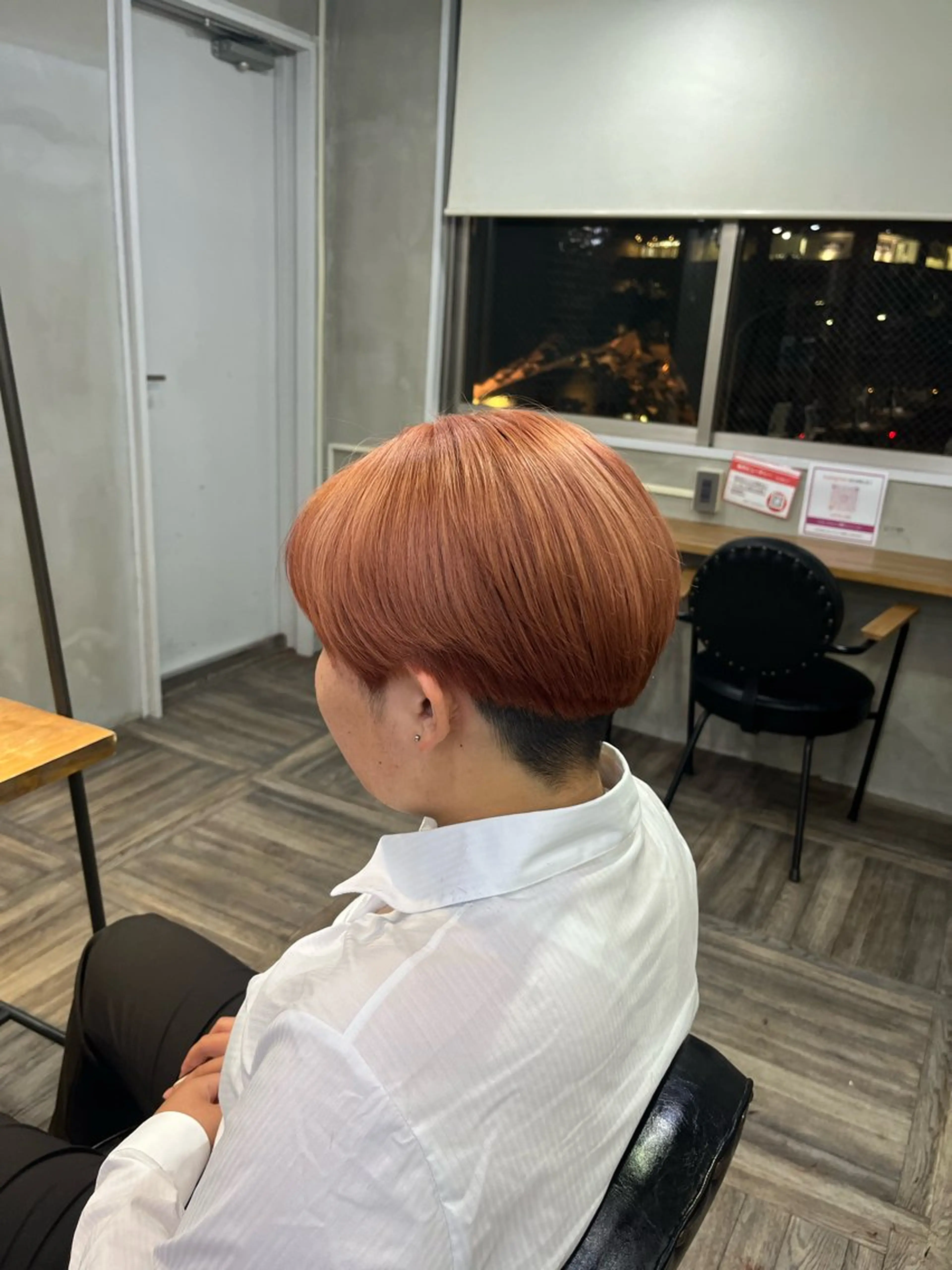 カラー ブリーチ オレンジ 村本 優依のヘアスタイル