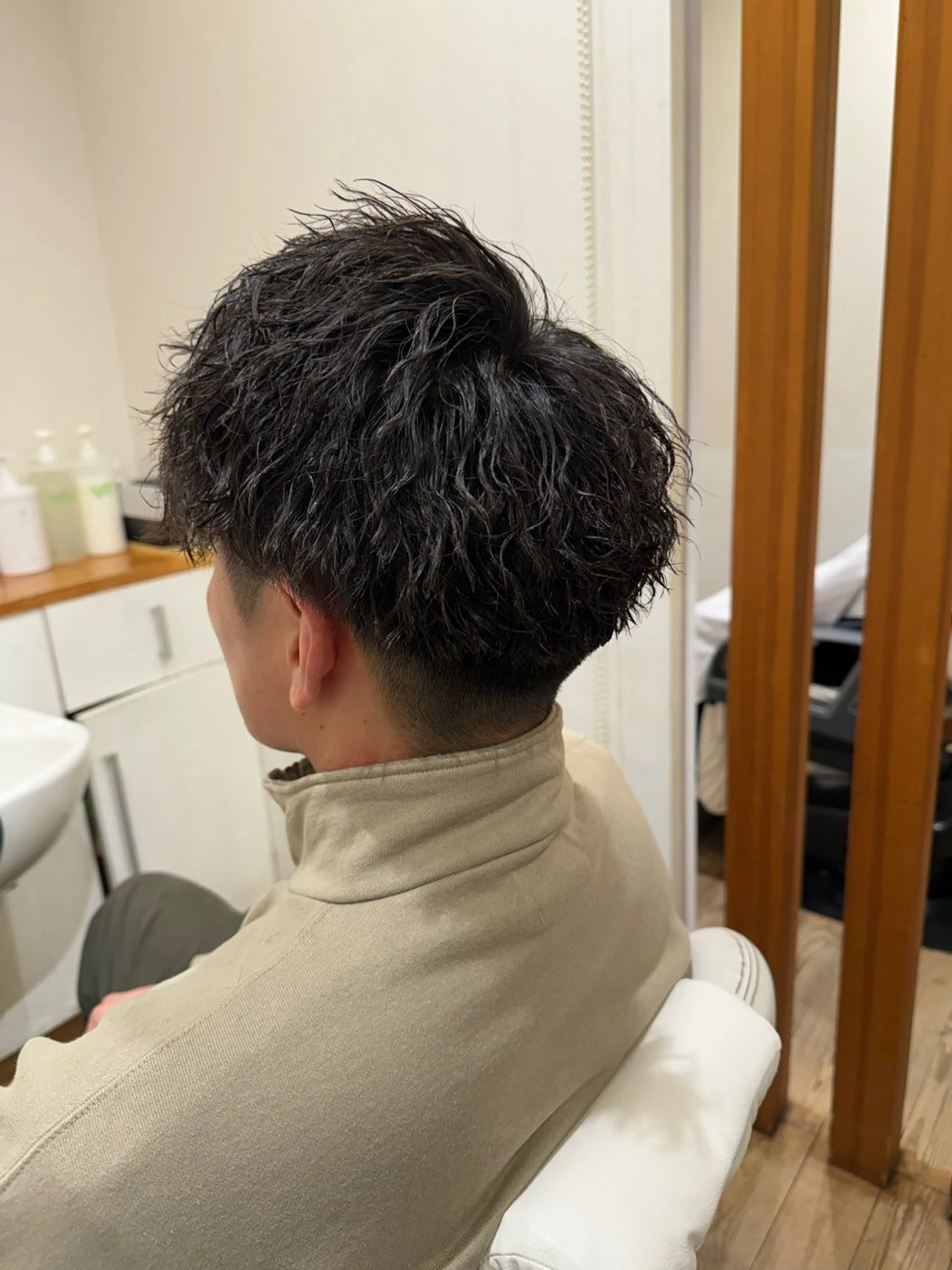 カット+パーマ(メンズ) 波パーマ、ツイストパーマ、スパイラルパーマは強さなどによって料金が変わります。+¥500〜の写真