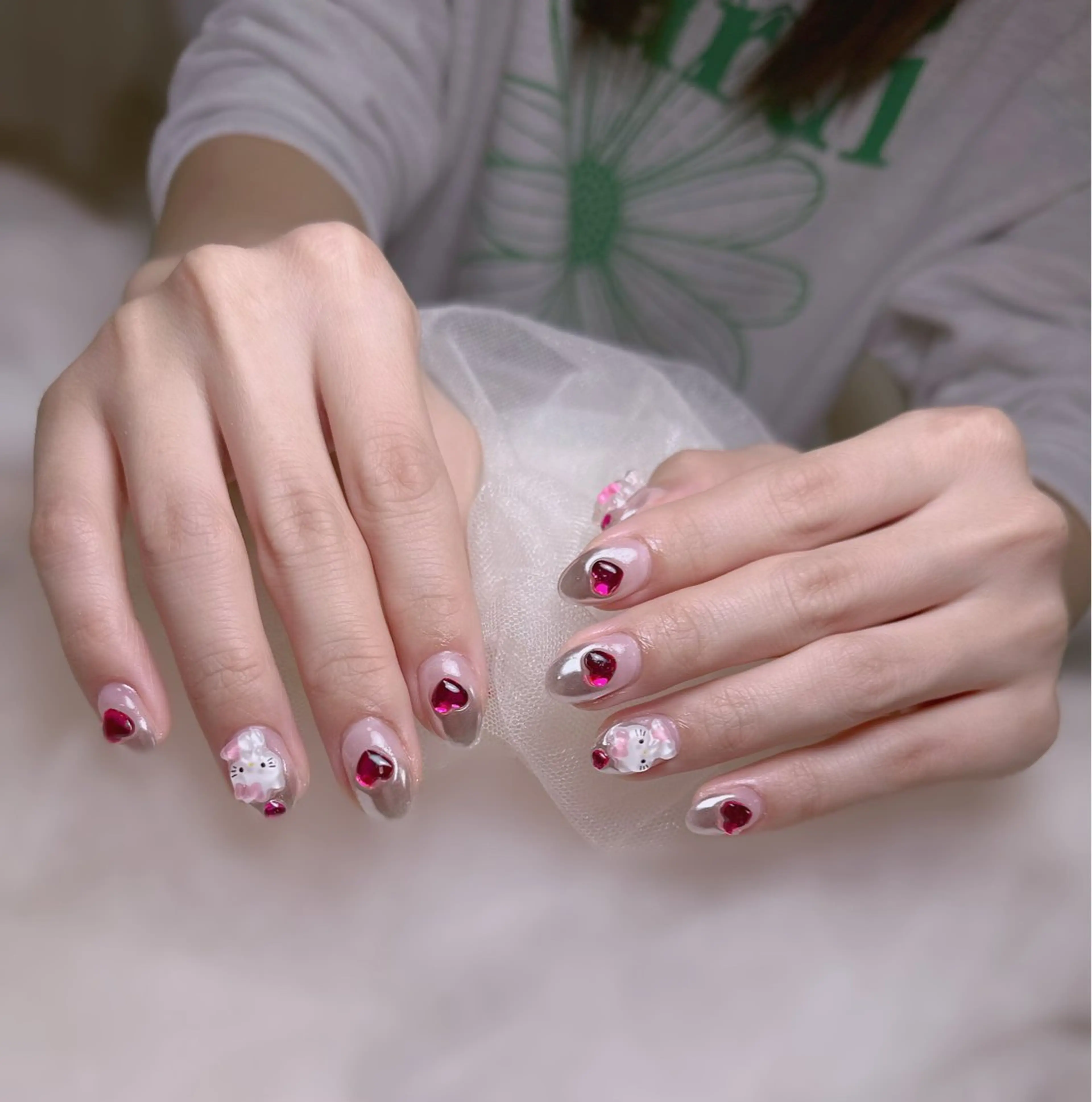 ネイル ミラーネイル ハンドネイル Maggie nailクロのネイルデザイン