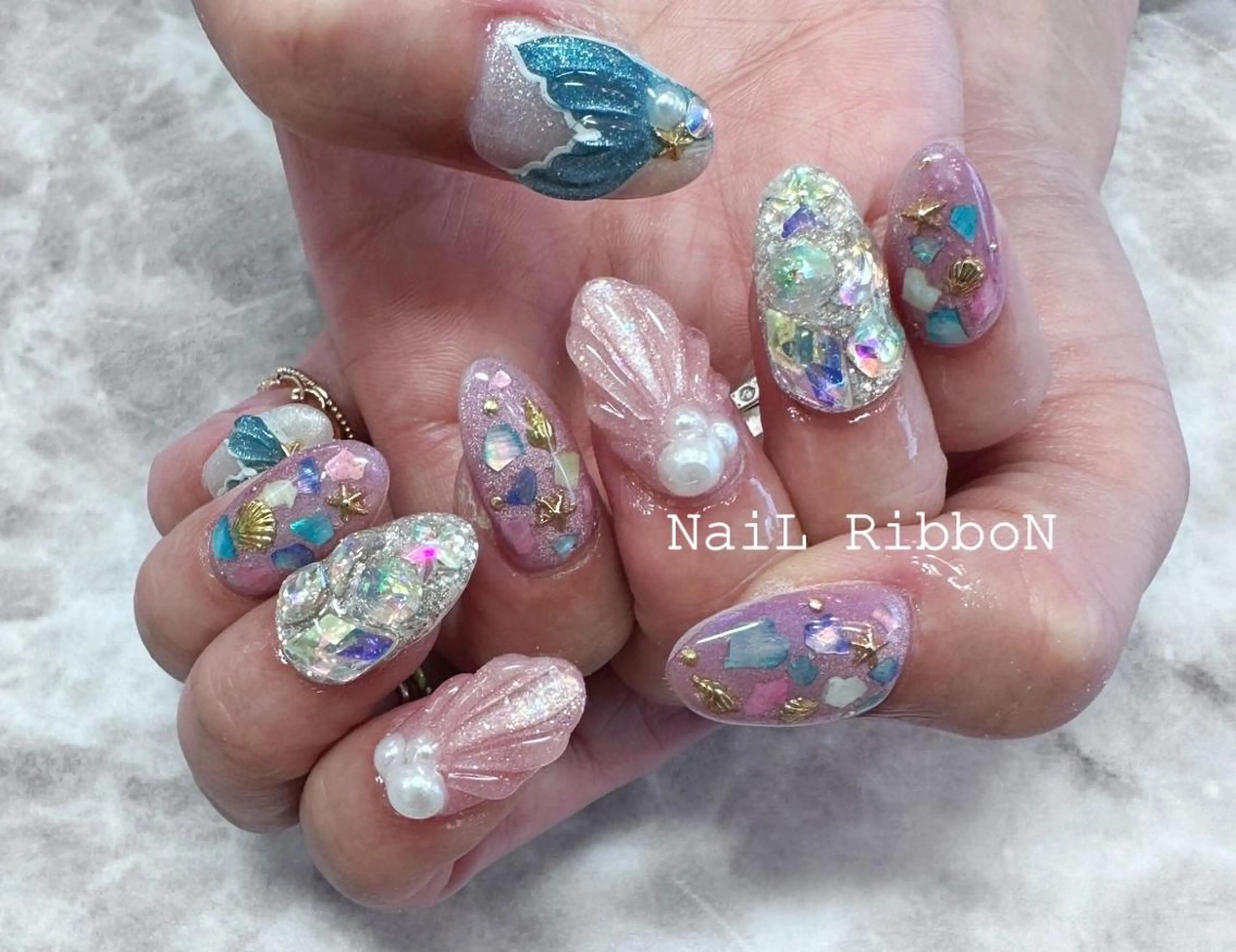 ネイル ネイルリボン 受付スタッフのネイルデザイン