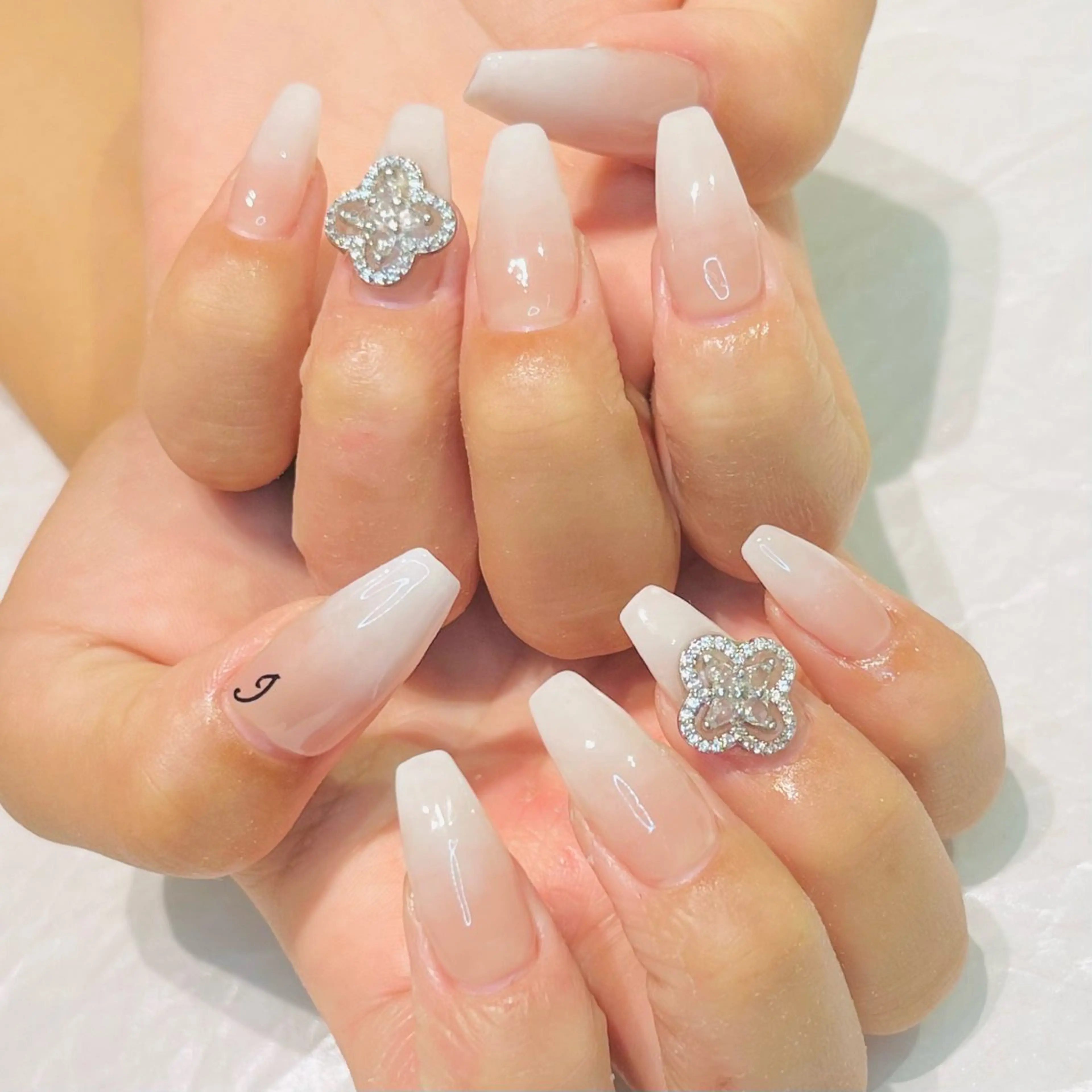 ネイル ハンドネイル Hair removal & Beauty salon Produce by Lucia所属・nail salon Luciaのネイルデザイン