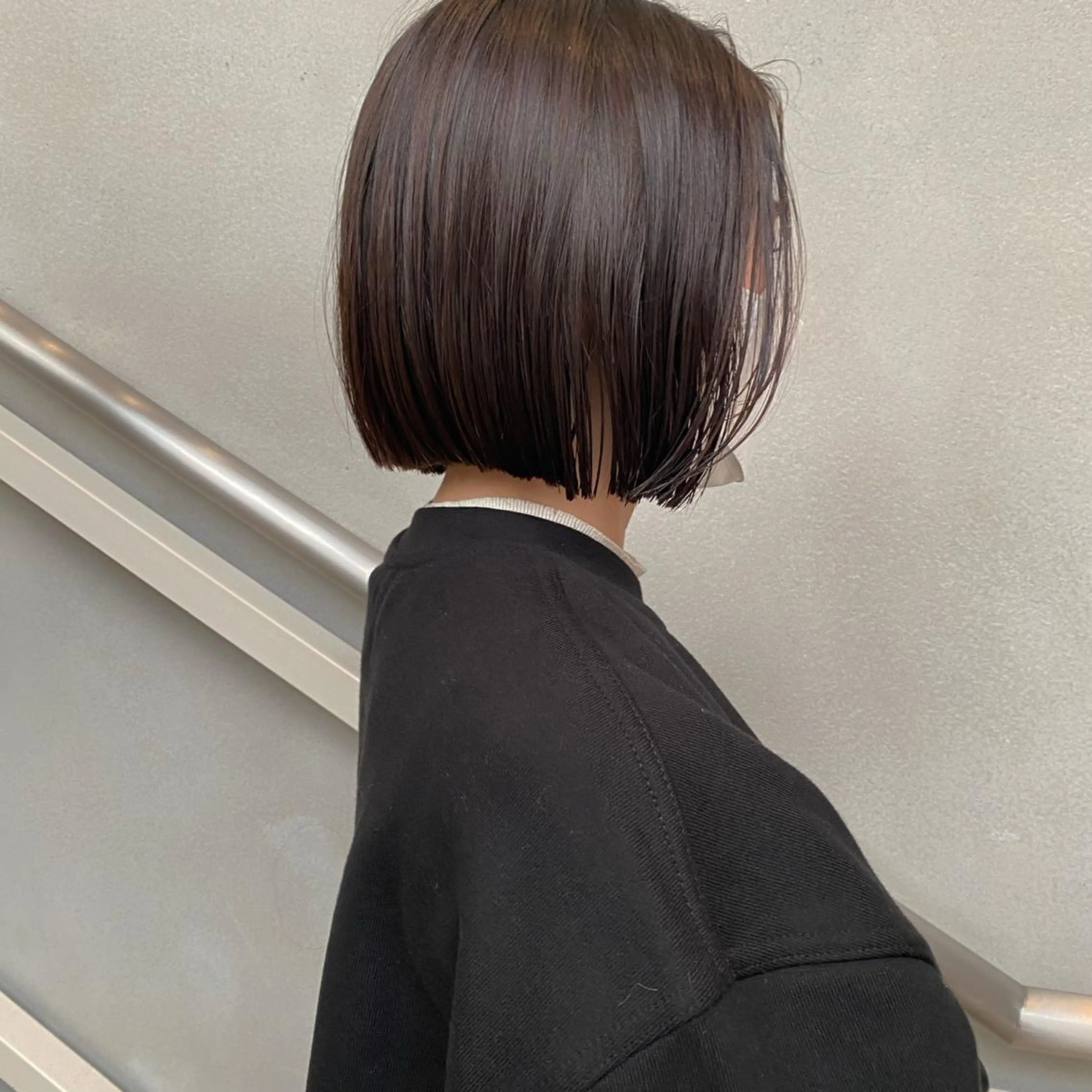 ショート ボブ レイヤーカット カット ヘアカラー 縮毛矯正 トリートメント ウルフカット 811 大阪梅田 ウルフのヘアスタイル