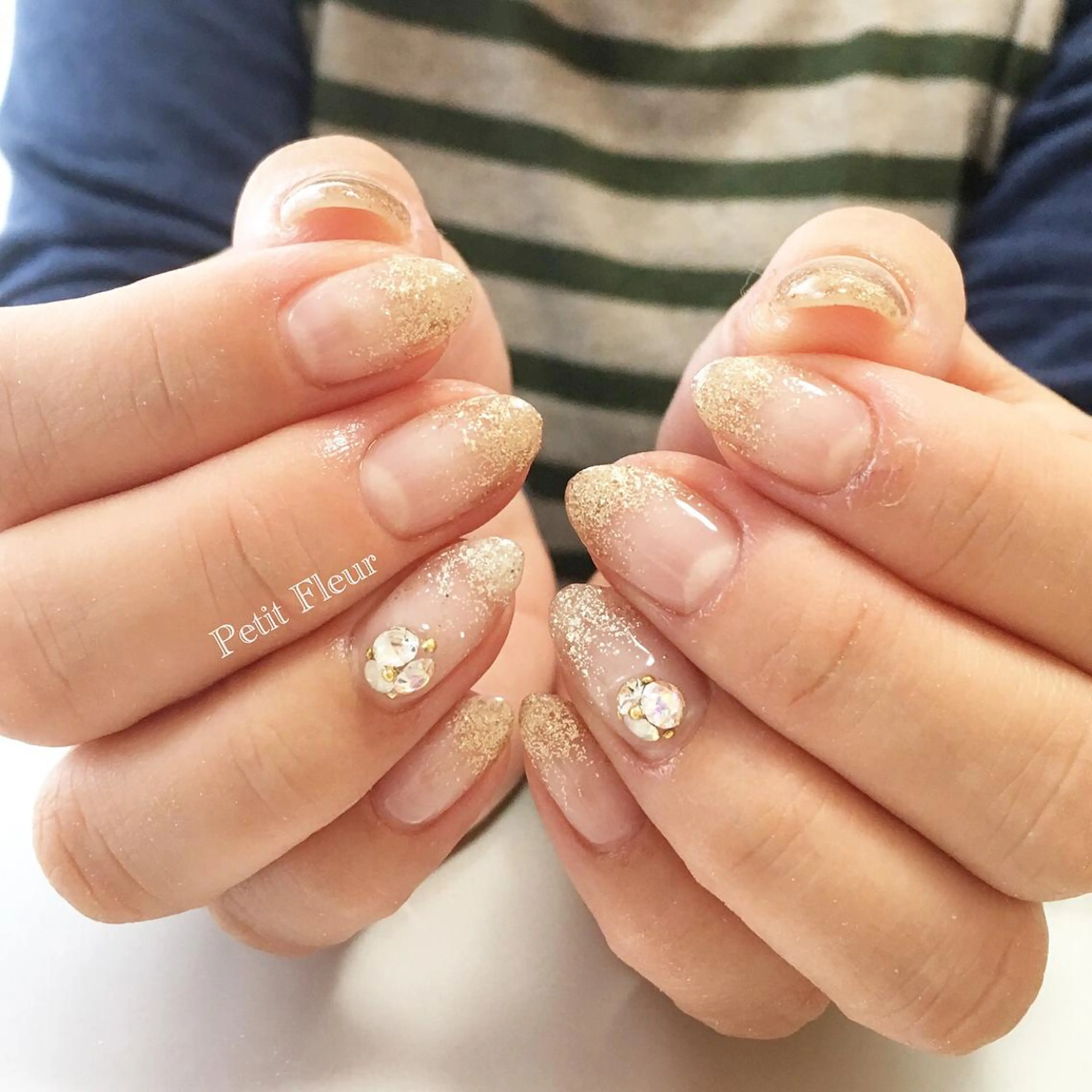 ネイル グラデーション キラキラネイル ラメ(グリッター) ラメグラデーション Petit Fleur所属・青柳 亜梨奈のマツエク・マツパデザイン