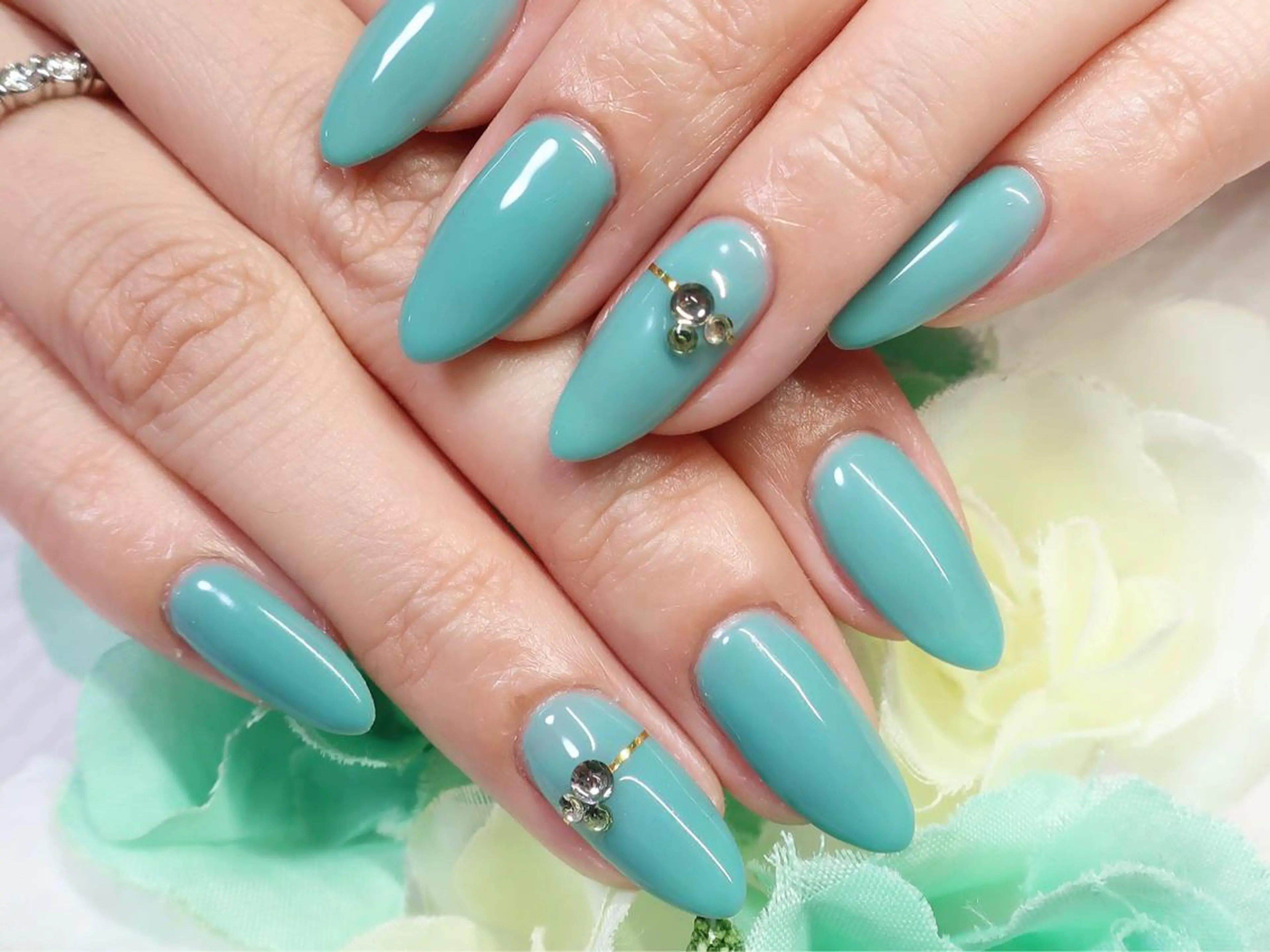 ネイル アートネイル ワンカラーネイル ストーンネイル つきかわ ともみのネイルデザイン