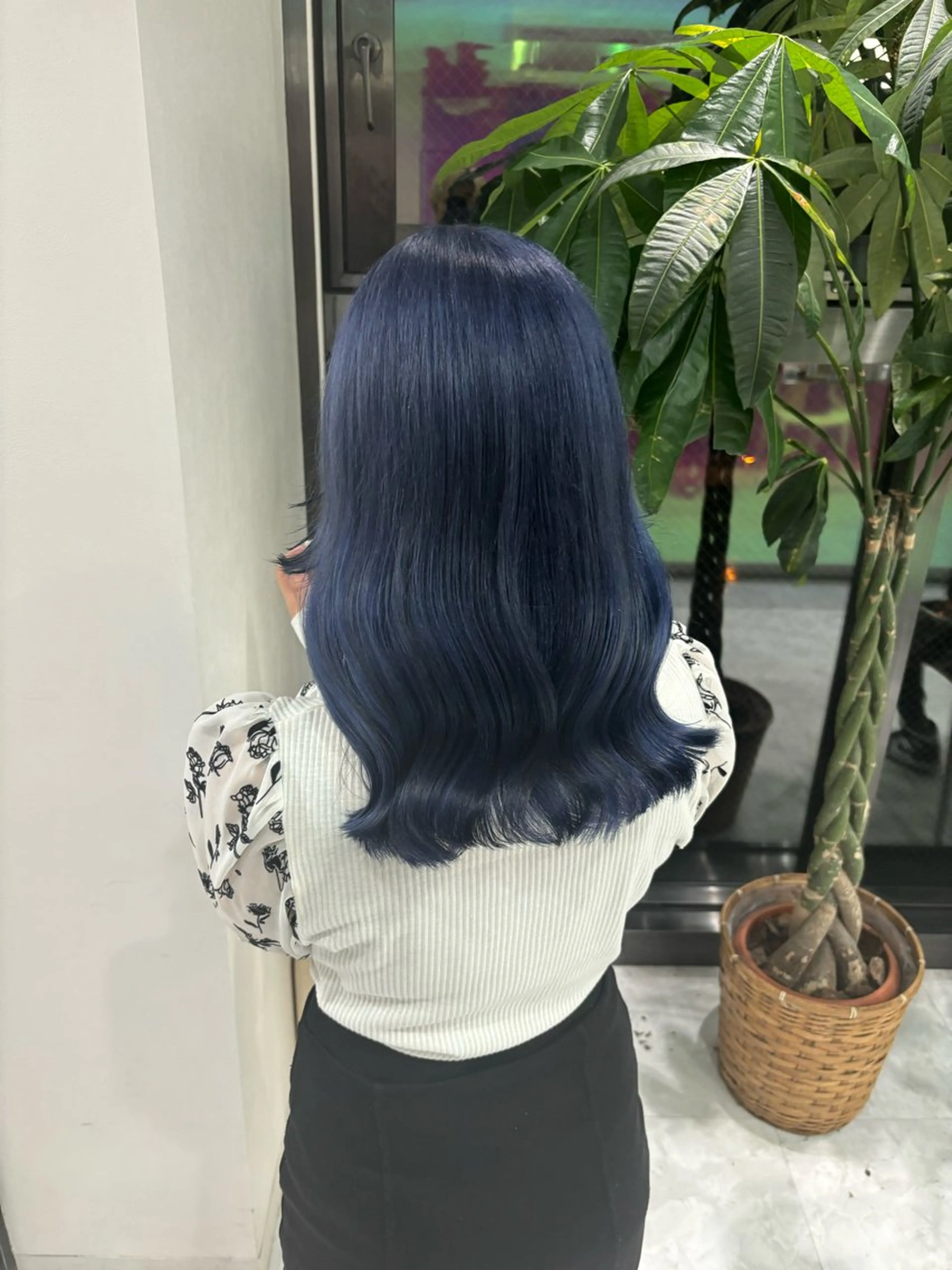 セミロング カラー パーマ ヘアアレンジ 透明感ブリーチカラー 🌈TOMOHIROのヘアスタイル