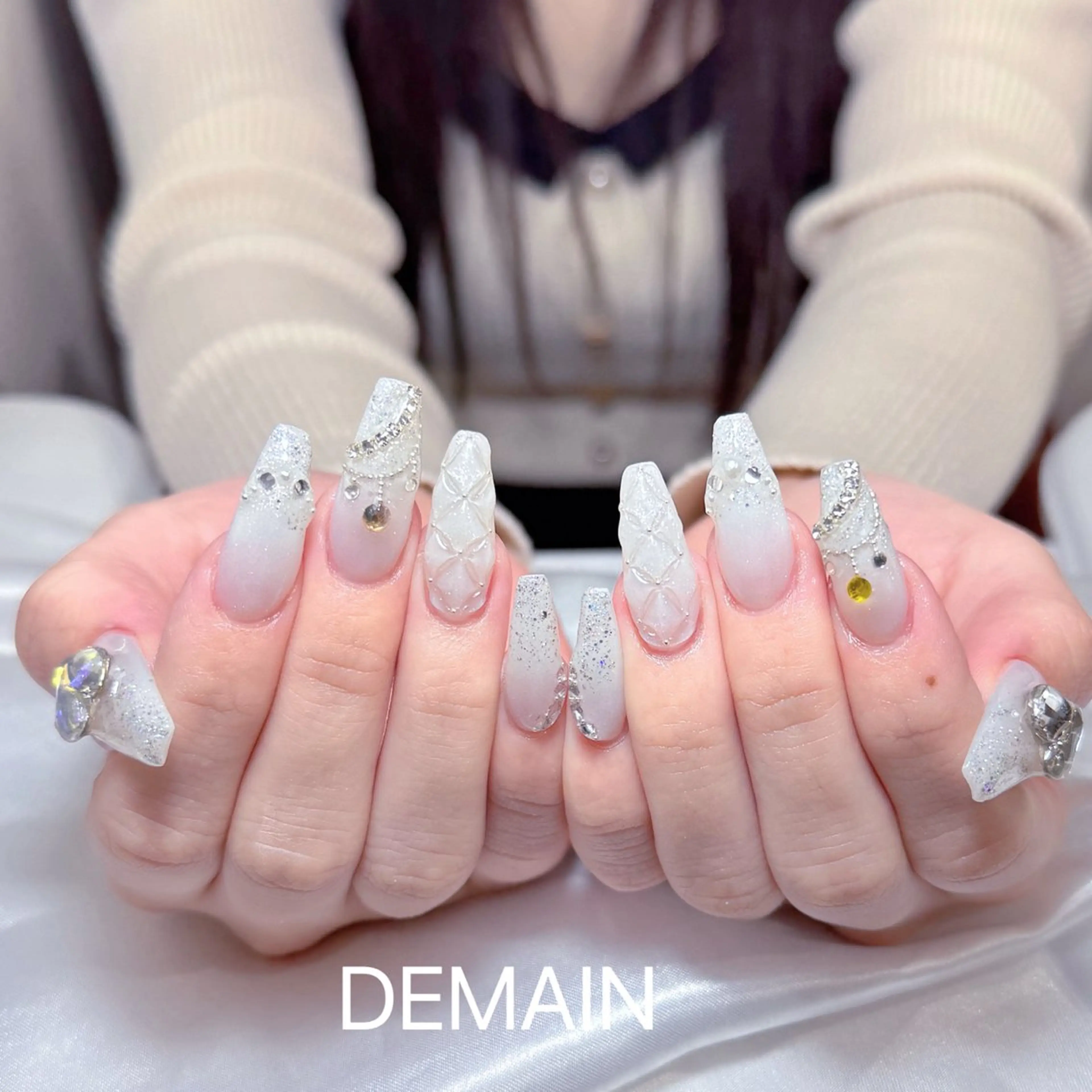 ネイル アートネイル オーロラネイル ガーリー キラキラネイル 韓国ネイル ハンドネイル DEMAIN- 🌸のネイルデザイン