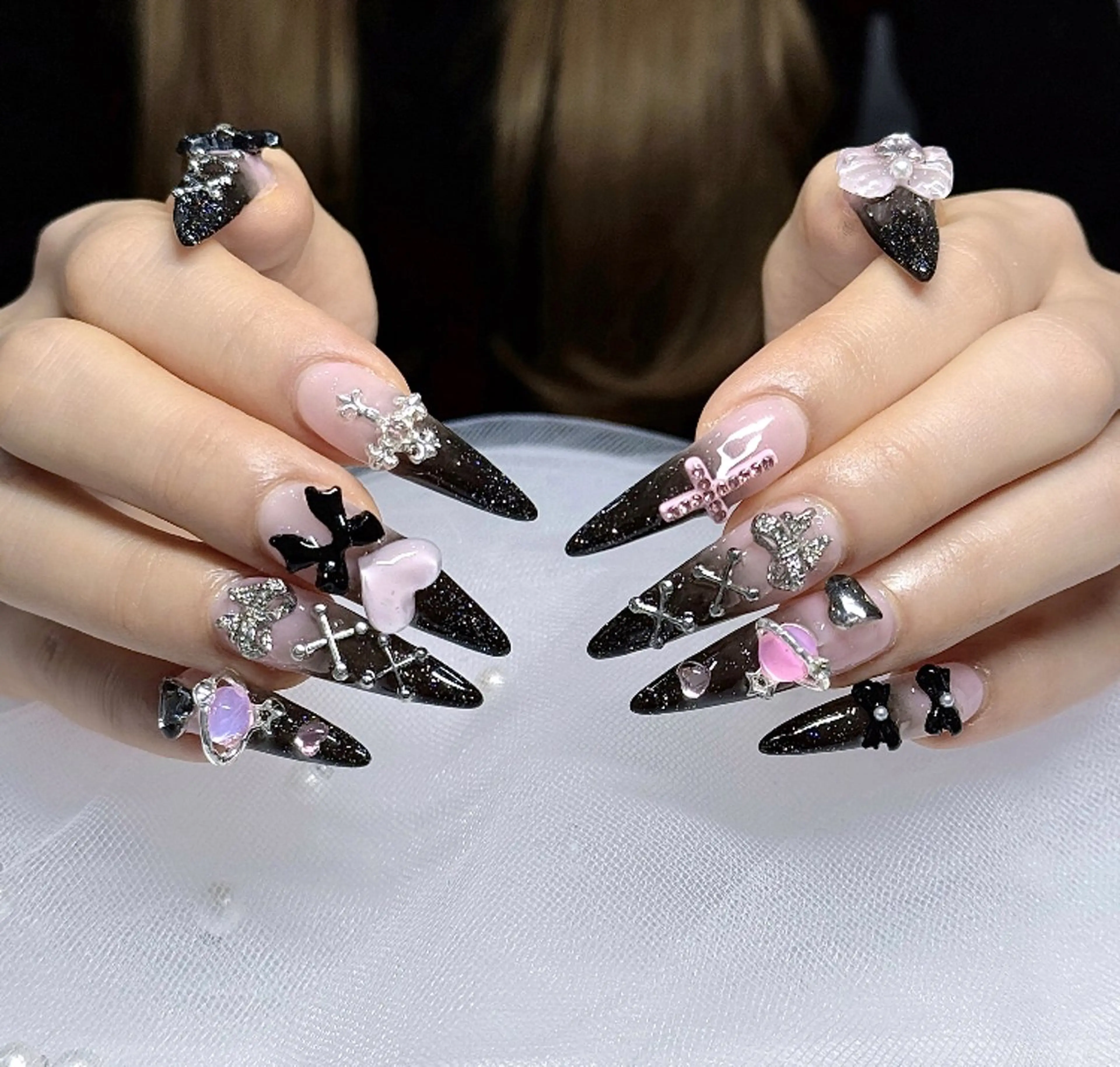 ネイル 長さ出し フレンチネイル 韓国ネイル レース マグネットネイル ハンドネイル 波 なみのネイルデザイン