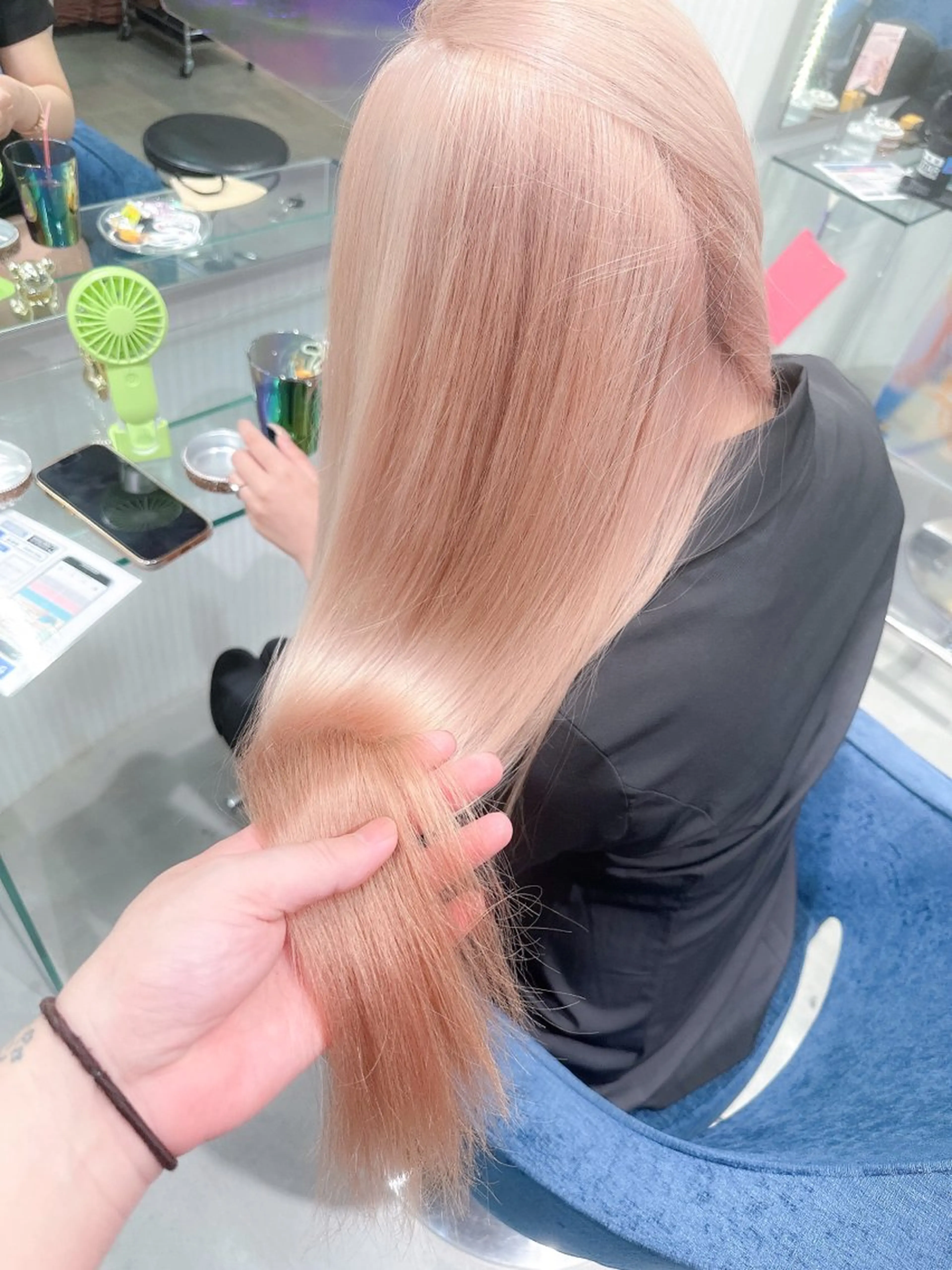 ロング カラー ベージュカラー ブリーチ オレンジ オレンジベージュ ピンクカラー ヘアカラー BOX mico.のヘアスタイル