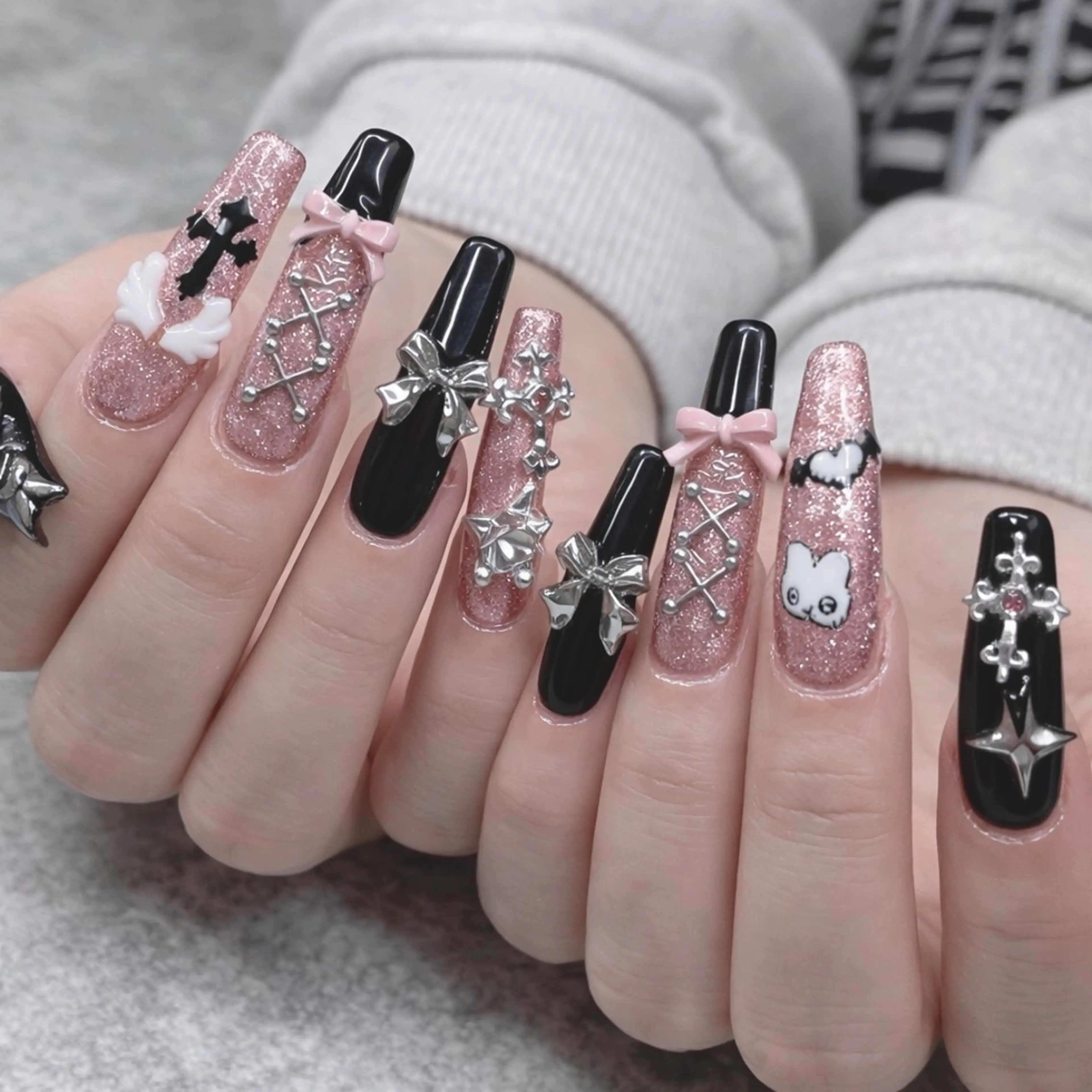 ネイル ガーリー ラメ(グリッター) ピンク リボン ハンドネイル パラジェルフィルイン マグネットISHIIのネイルデザイン