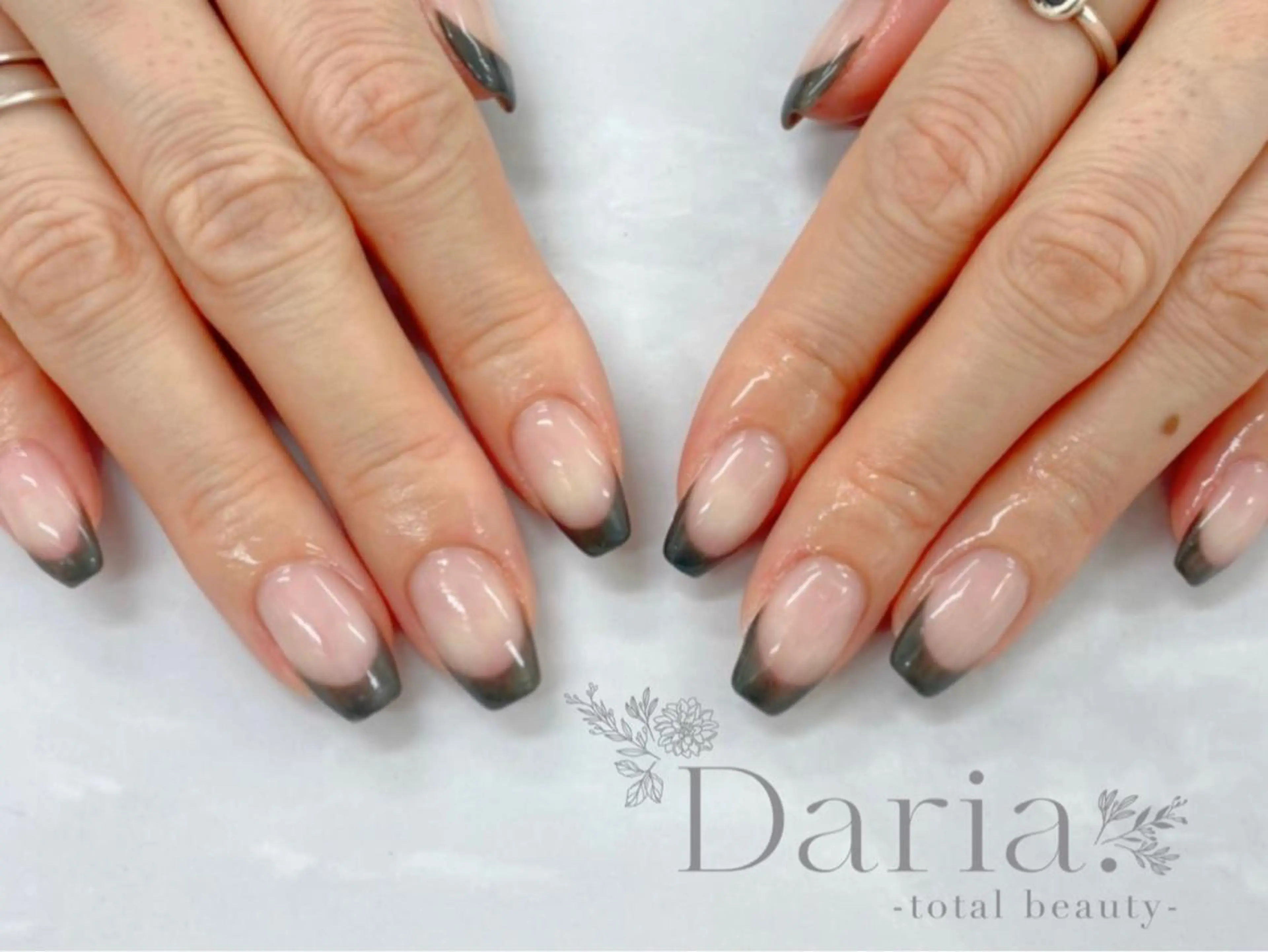 ネイル フレンチネイル Daria. nailのマツエク・マツパデザイン