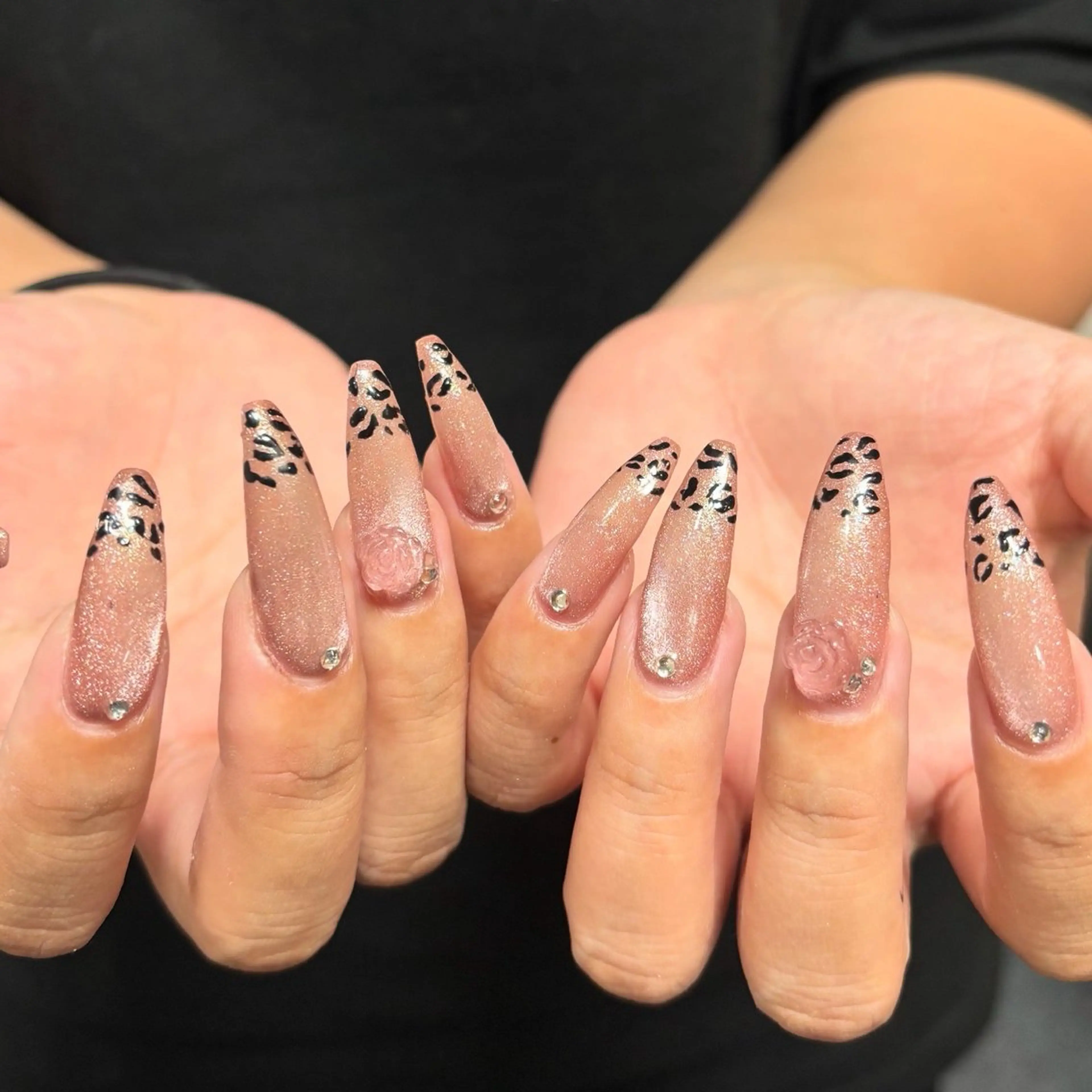 ネイル アニマル柄 ガーリー 氷ネイル・うるうるネイル ロングネイル マグネットネイル ハンドネイル ハンドケア 🎀NAIL🎀 AI🪄︎︎◝✩のネイルデザイン