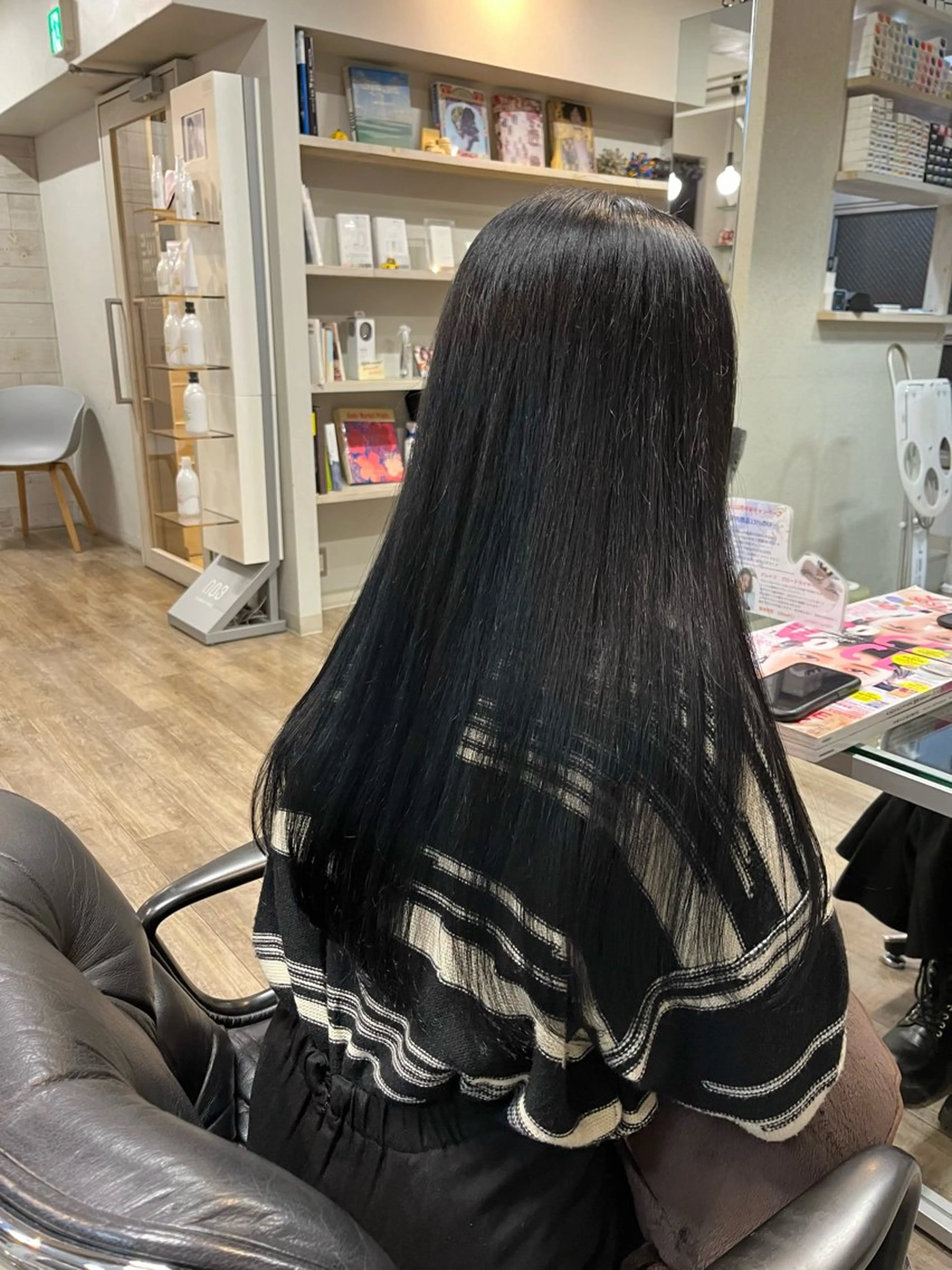 カラー 黒髪 ブルーカラー ブルーブラック 透明感カラー アンドウ アカリのヘアスタイル