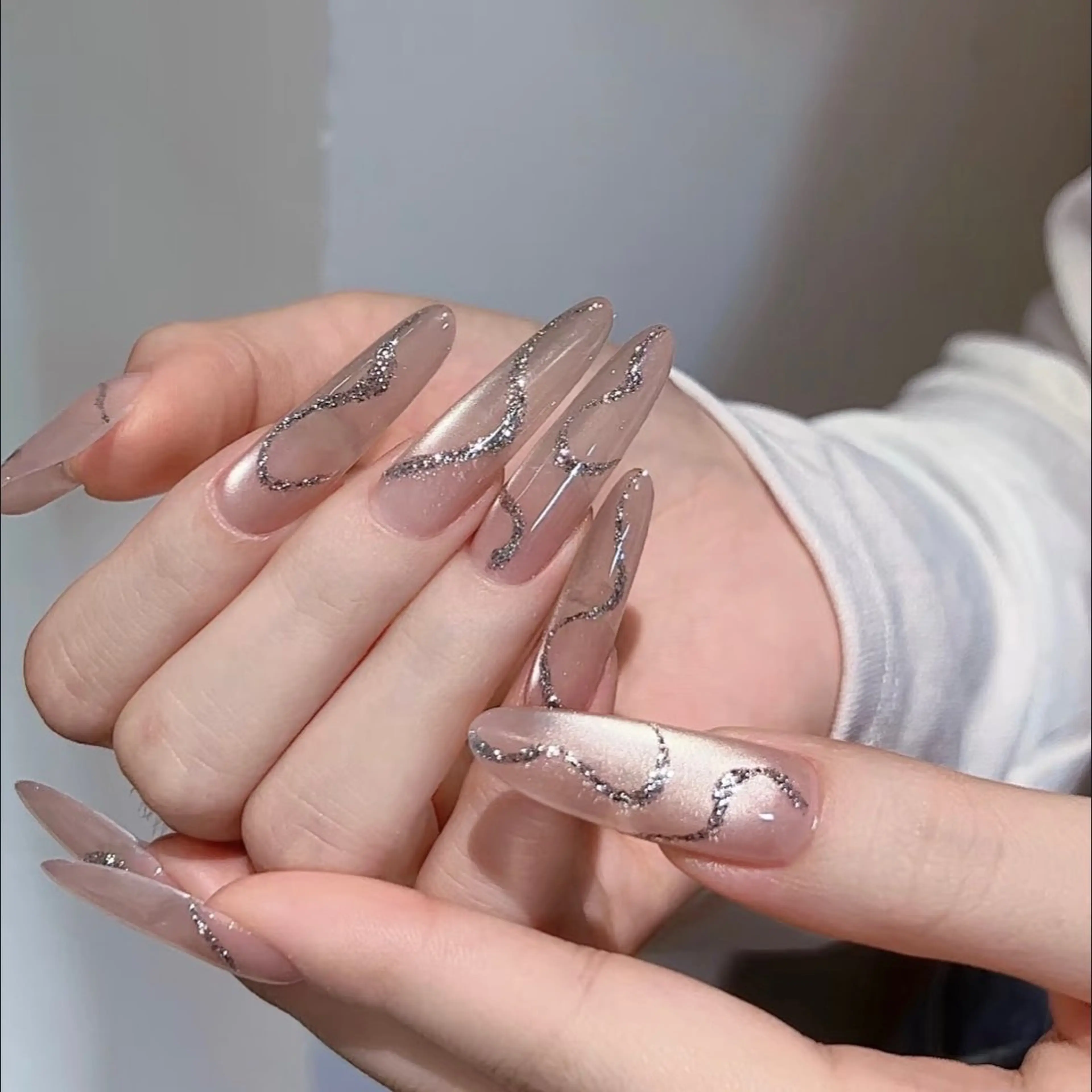 ネイル フレンチネイル ジェルネイル ガーリー グラデーション キラキラネイル Liora nail 1のネイルデザイン